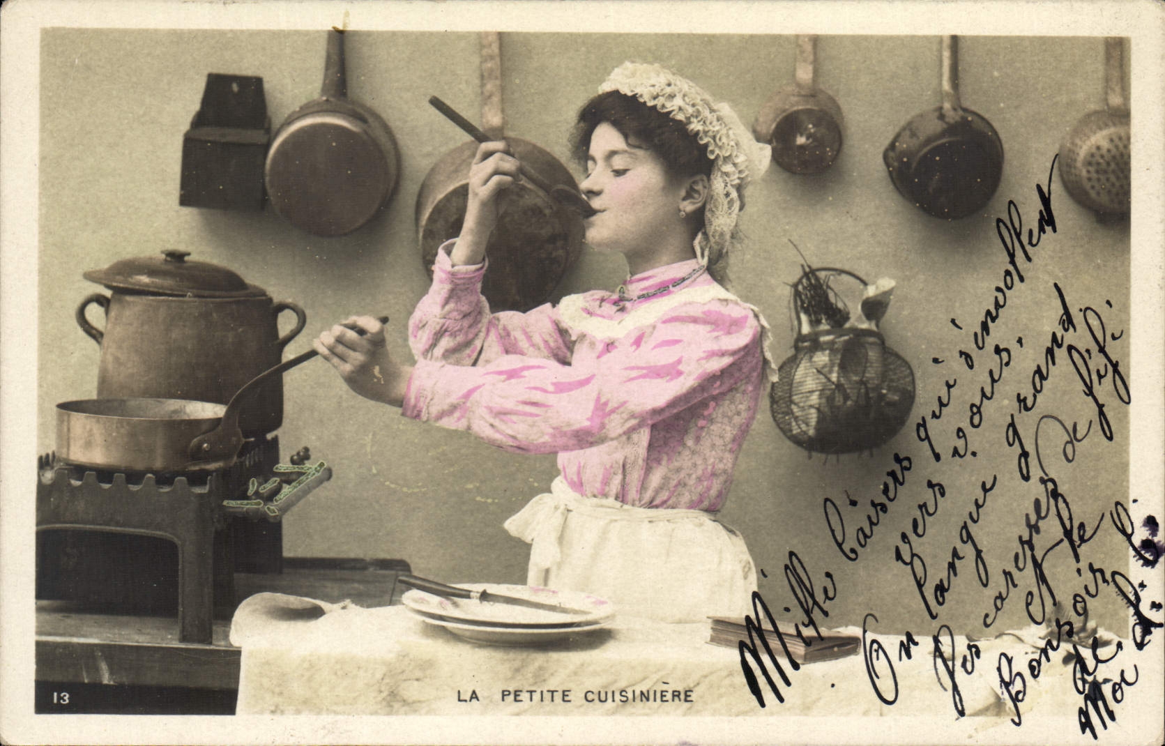 Postal Mujer la pequeña cocina