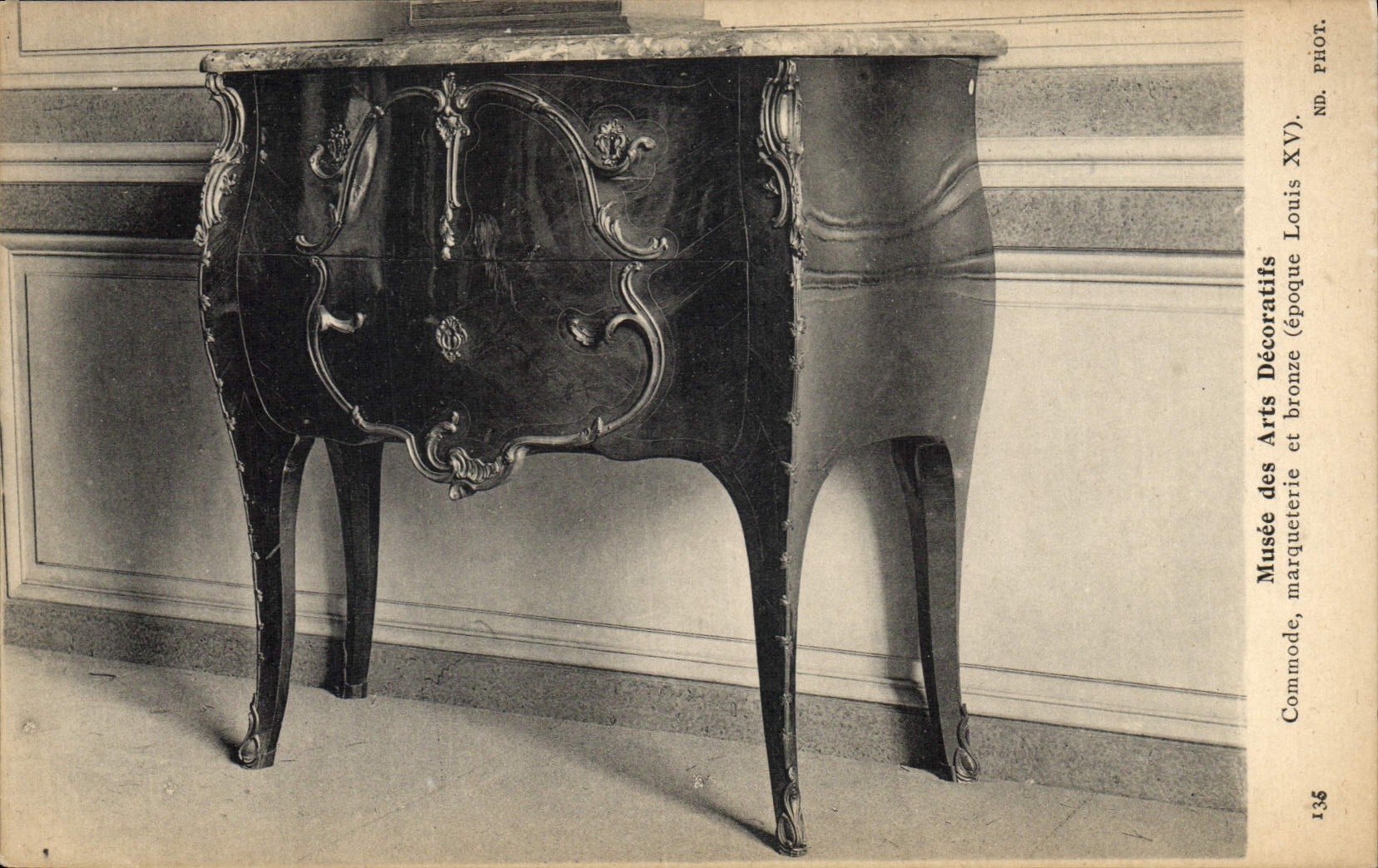 Postal Vagada de las Artes Decorativas C0'moda marquetería en bronce Luis XV