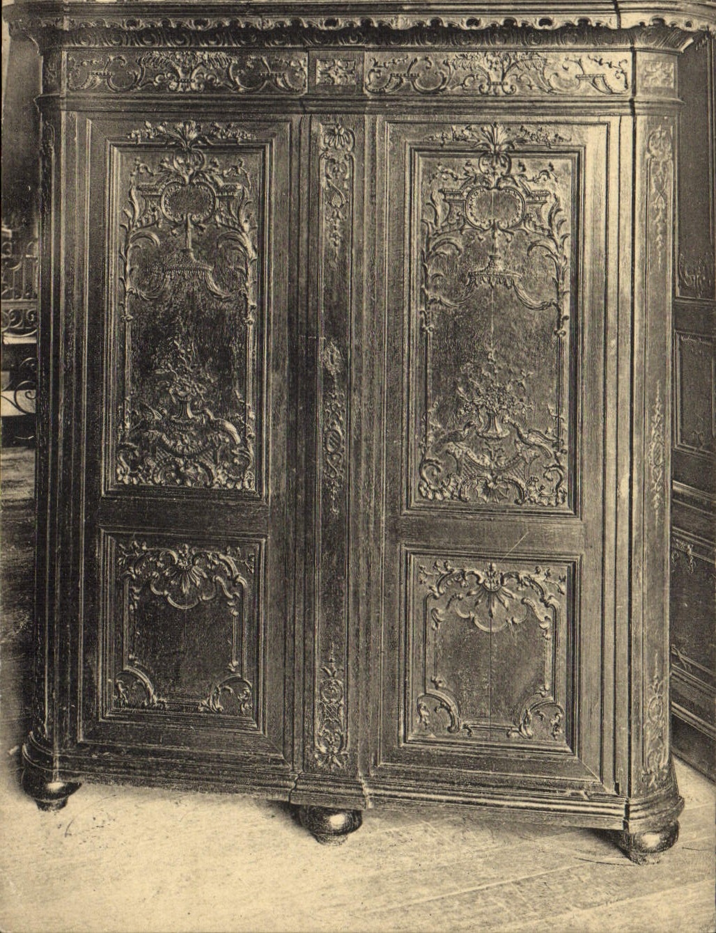 CPA Liege Musee archeologique Garde robe liegeoise en chene sculpte Style Louis XIV