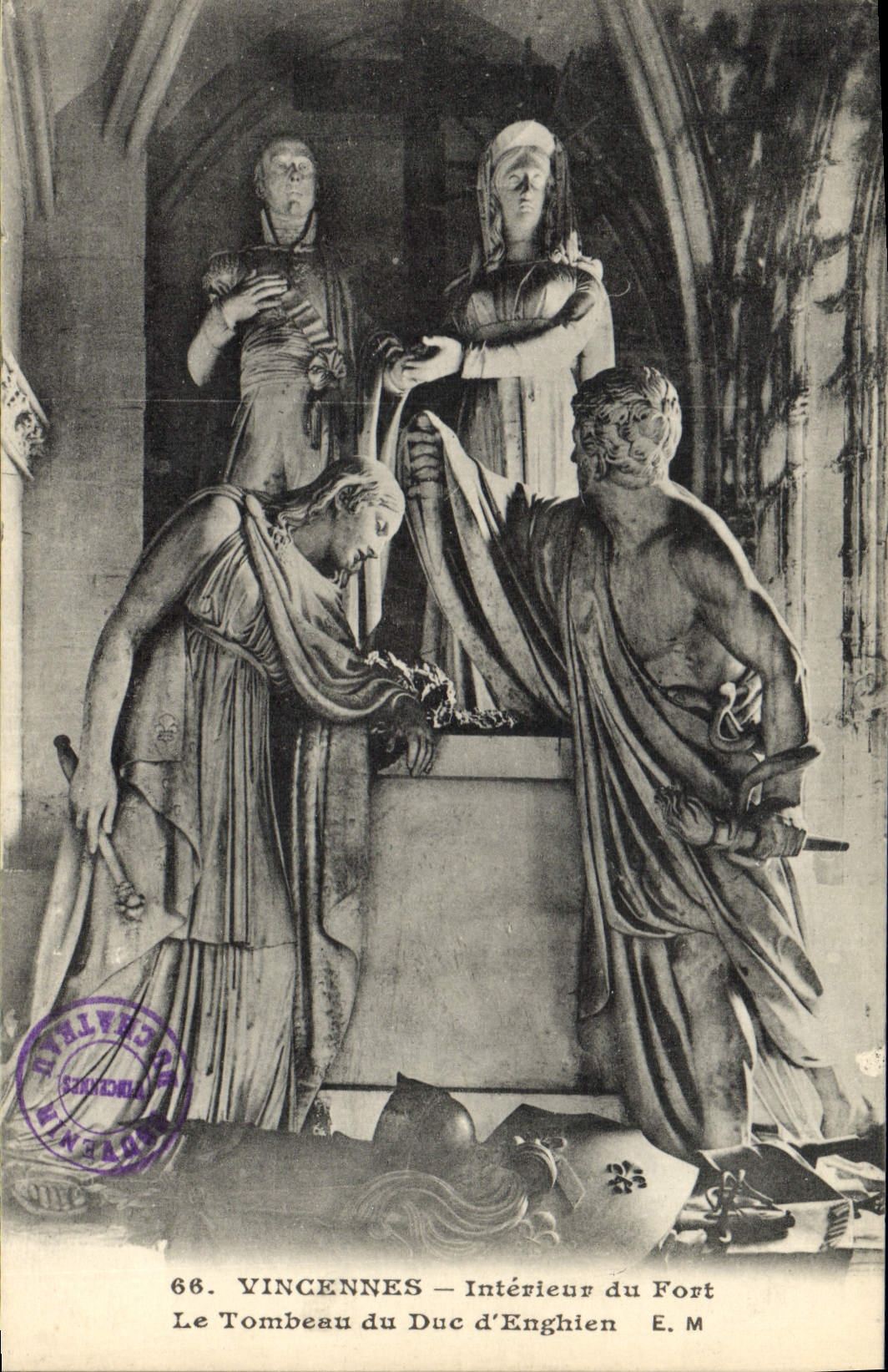 CPA Vincennes Interieur du Fort le tombeau du Duc d'Enghien 