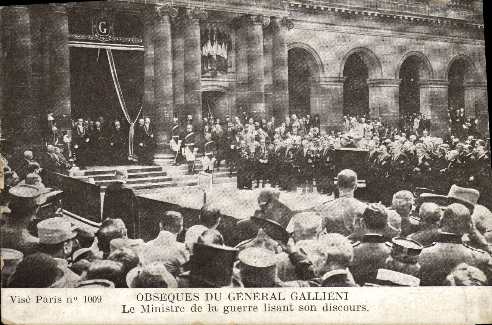 CPA Obseques du General Gallieni le Ministre de la guerre lisant son discours 