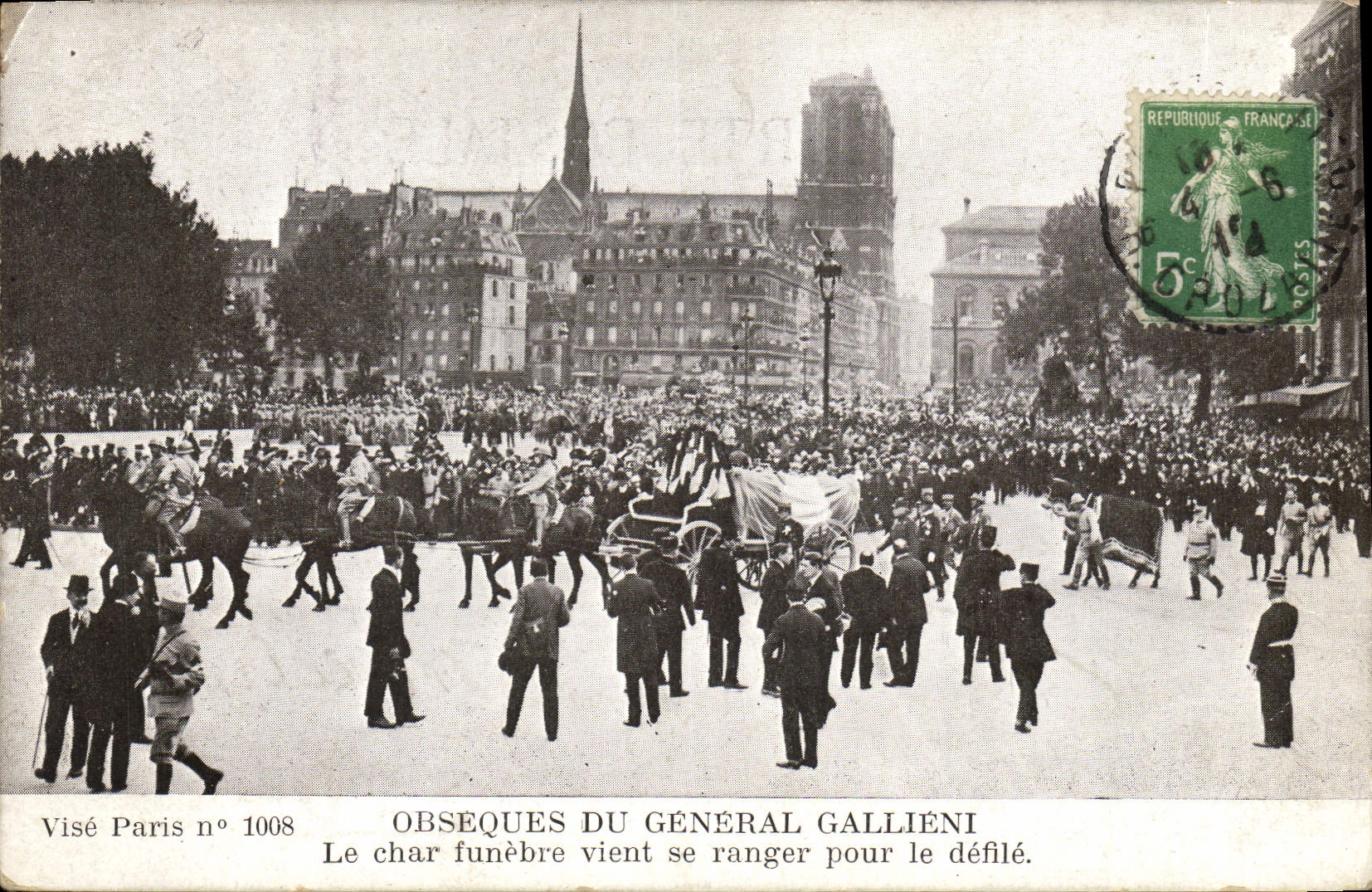 CPA Obseques du General Gallieni le char funebre vient se ranger pour le defile 