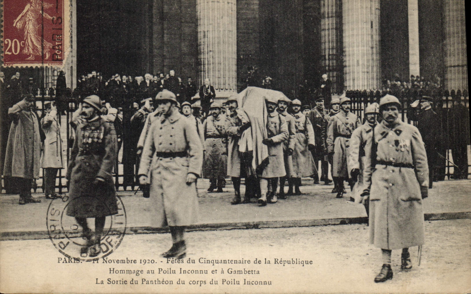 CPA Paris Fetes du cinquantenaire de la Republique Hommage au Poilu inconnu et a Gambetta La sortie du Pantheon du corps du Poilu inconnu