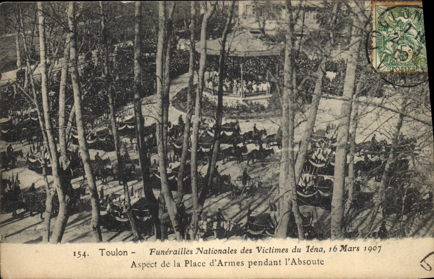 CPA Toulon Funerailles nationales des victimes du Iena Aspect de la place d'armes pendant l'Absoute