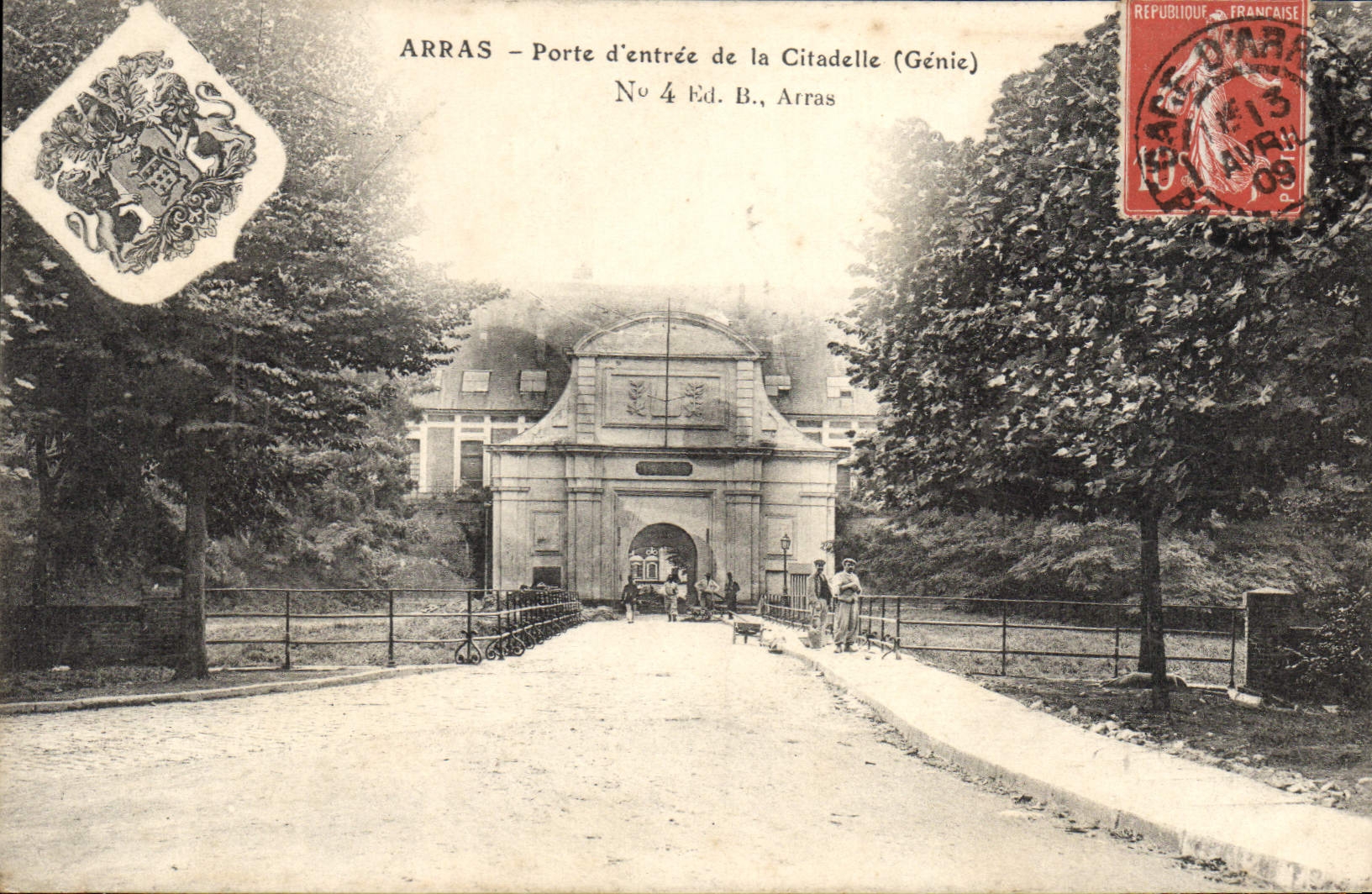 CPA Militaria Arras Porte d'entree de la citadelle Genie