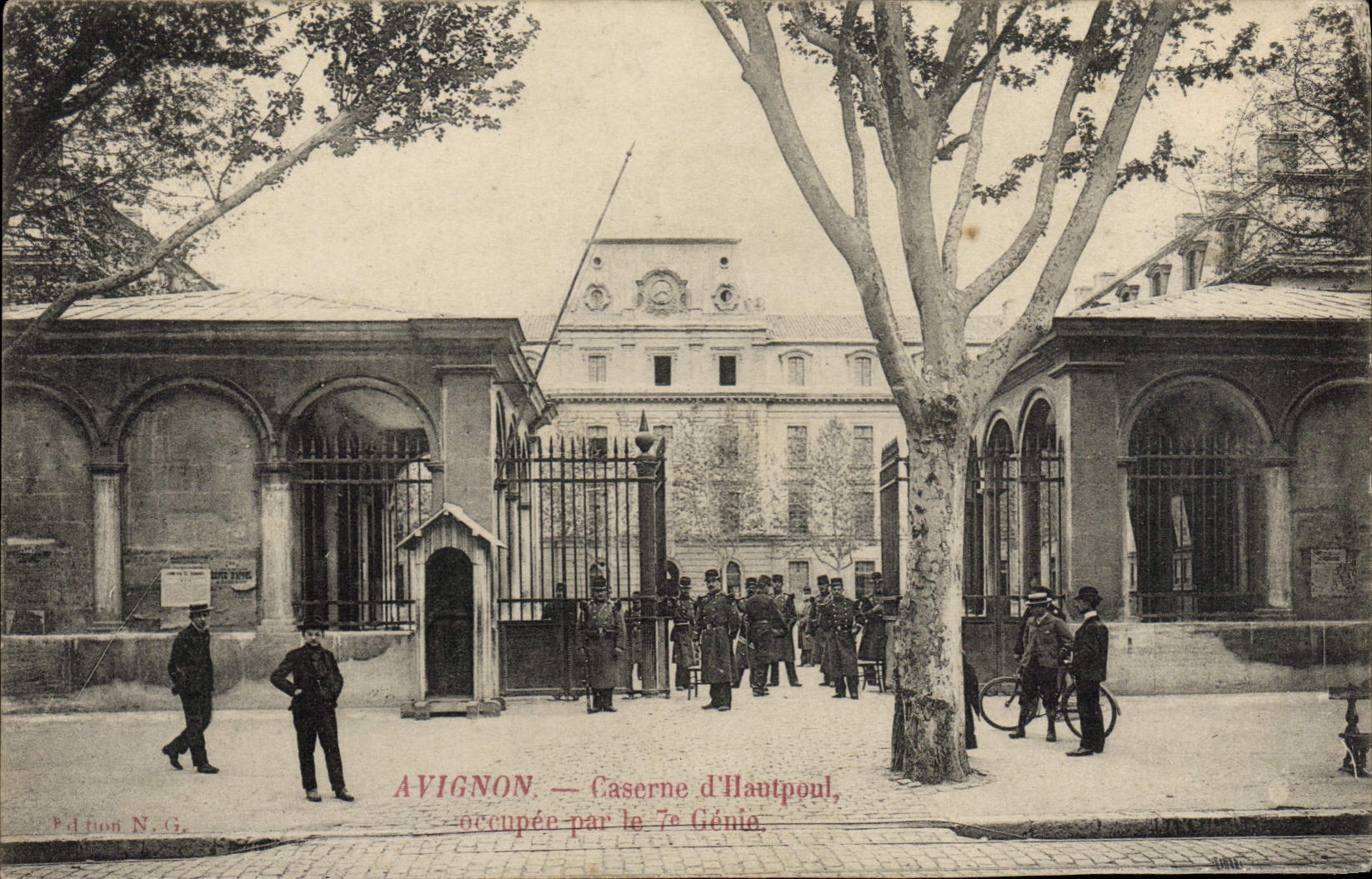 CPA Militaria Avignon Caserne d'Hautpoul occupee par le 7eme Genie