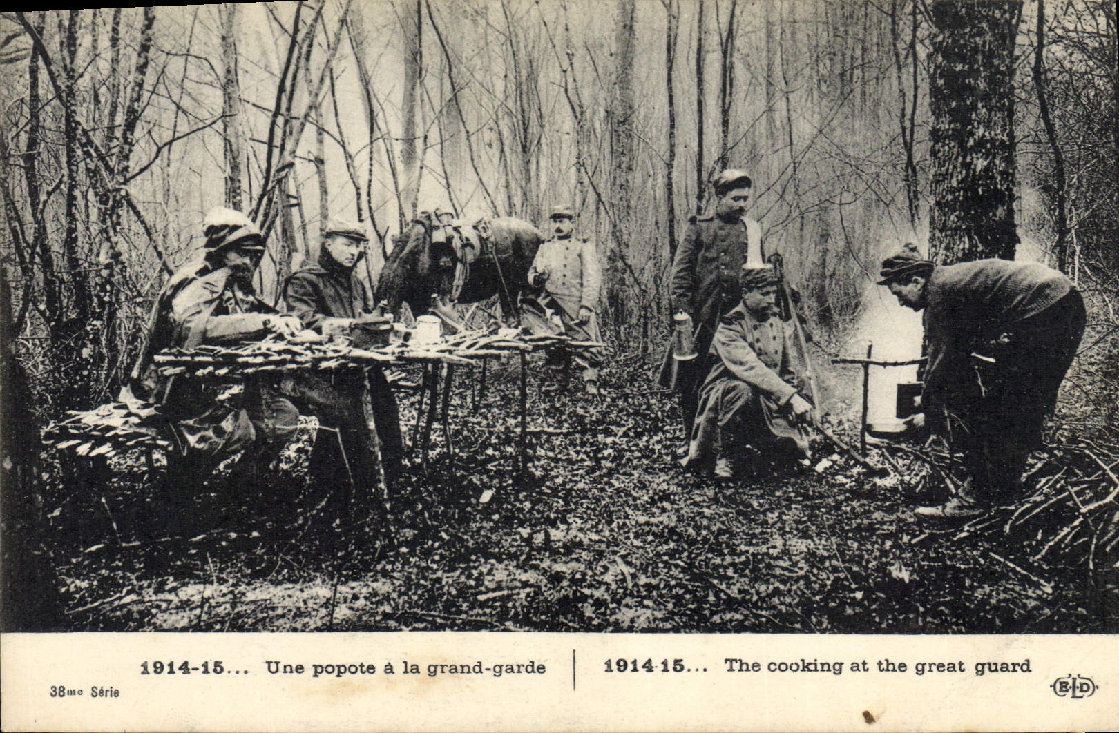 CPA Cuisine Une popote a la grand garde Militaria
