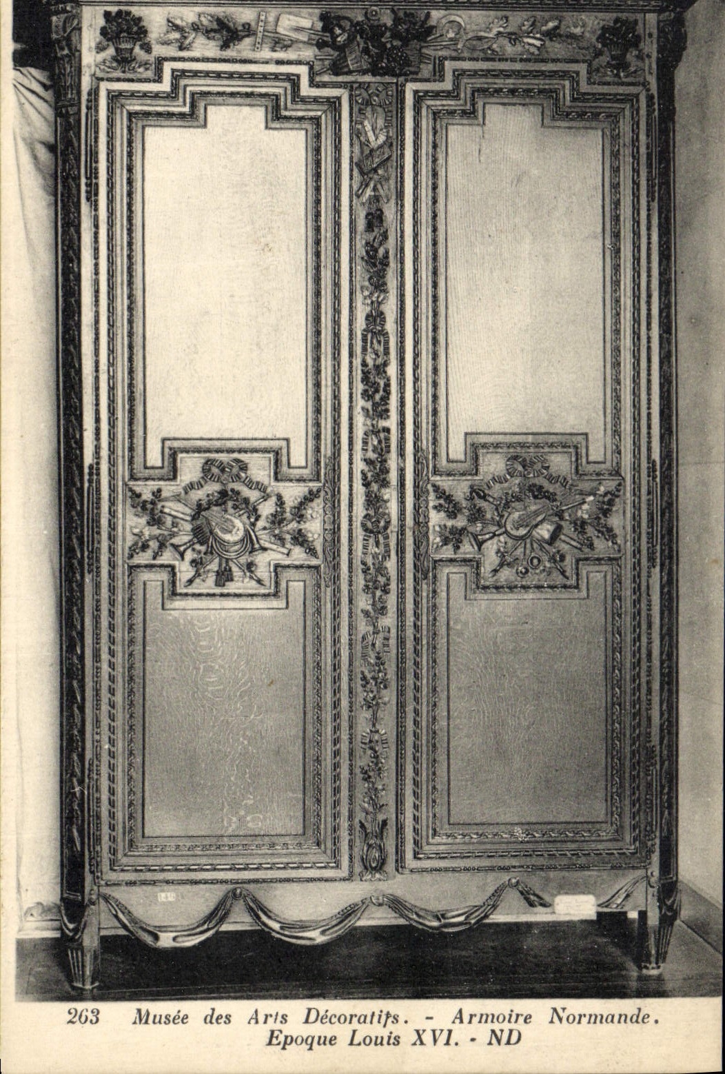 CPA Musee des Arts decoratifs Armoire Normande Louis XVI