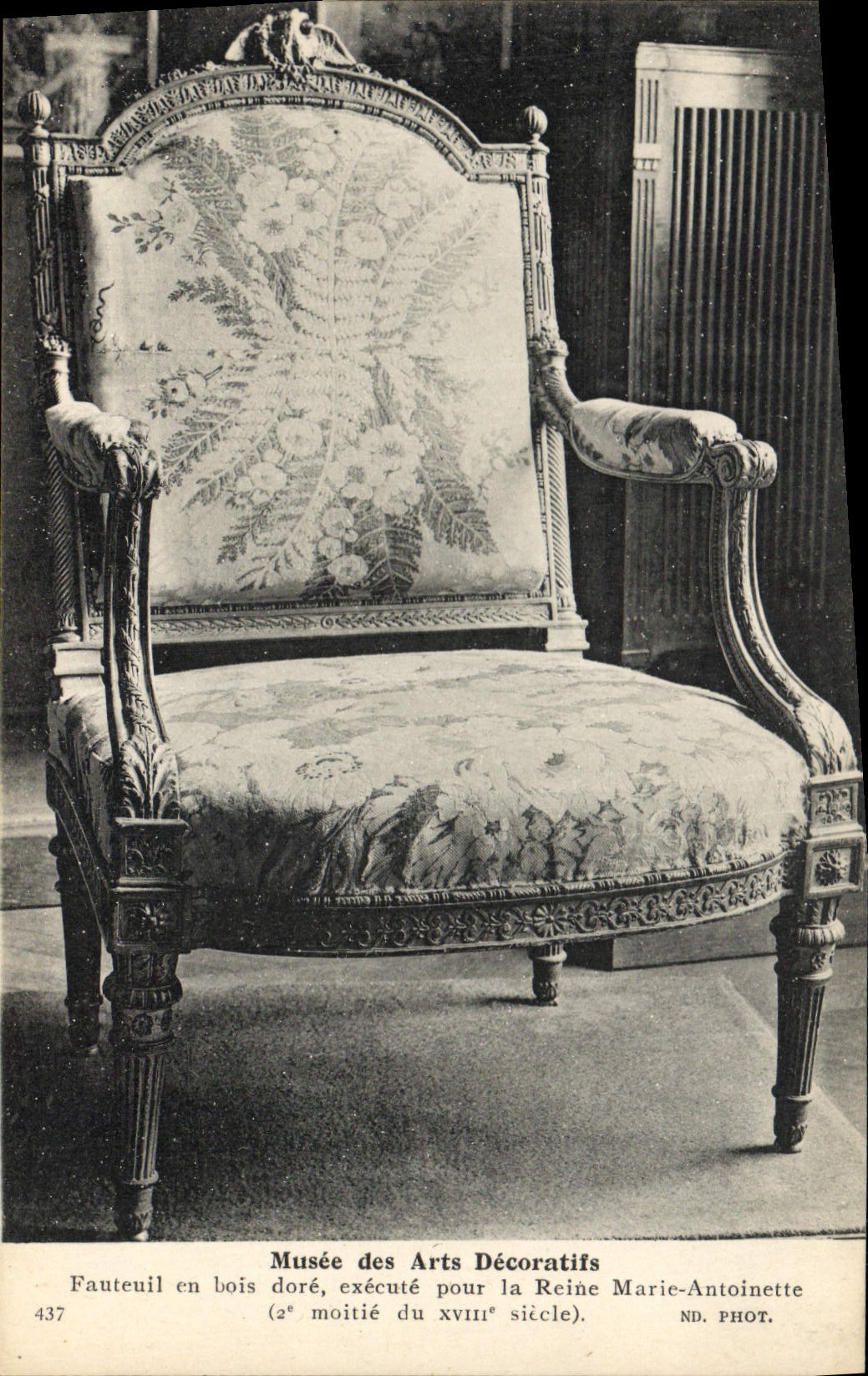 CPA Musee des Arts decoratifs Fauteuil en bois dore execute pour la Reine Marie Antoinette