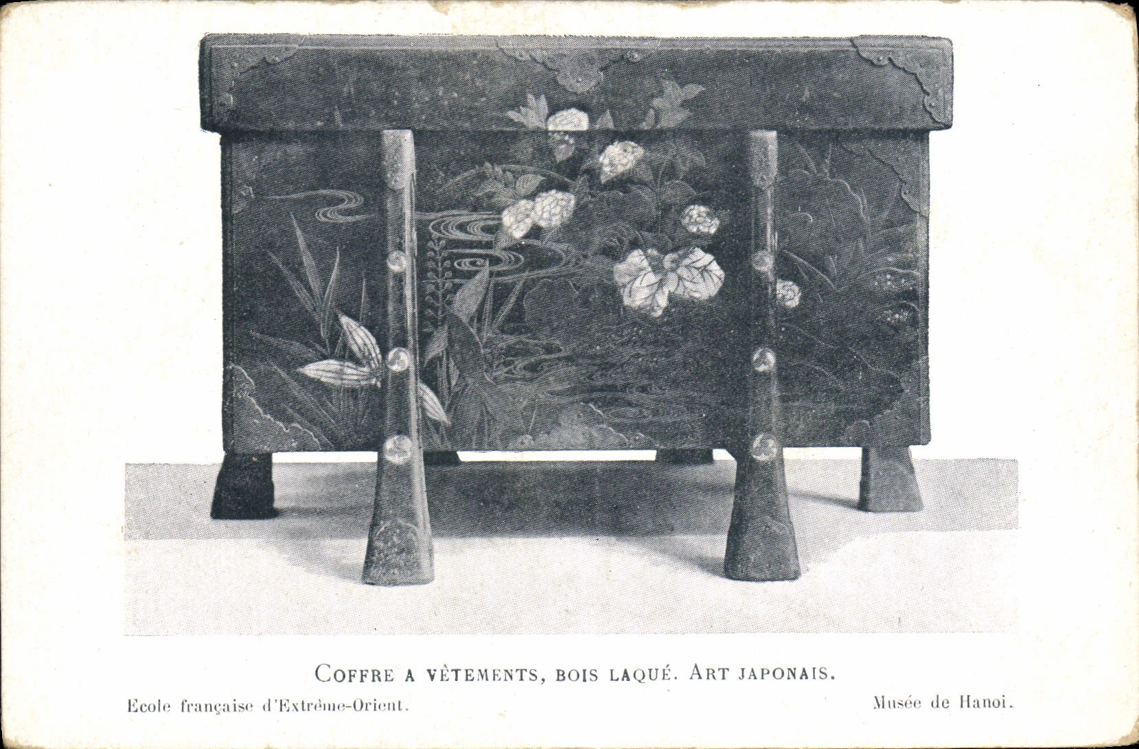 CPA Coffre a vetements bois laque Art Japonais Japon Nippon