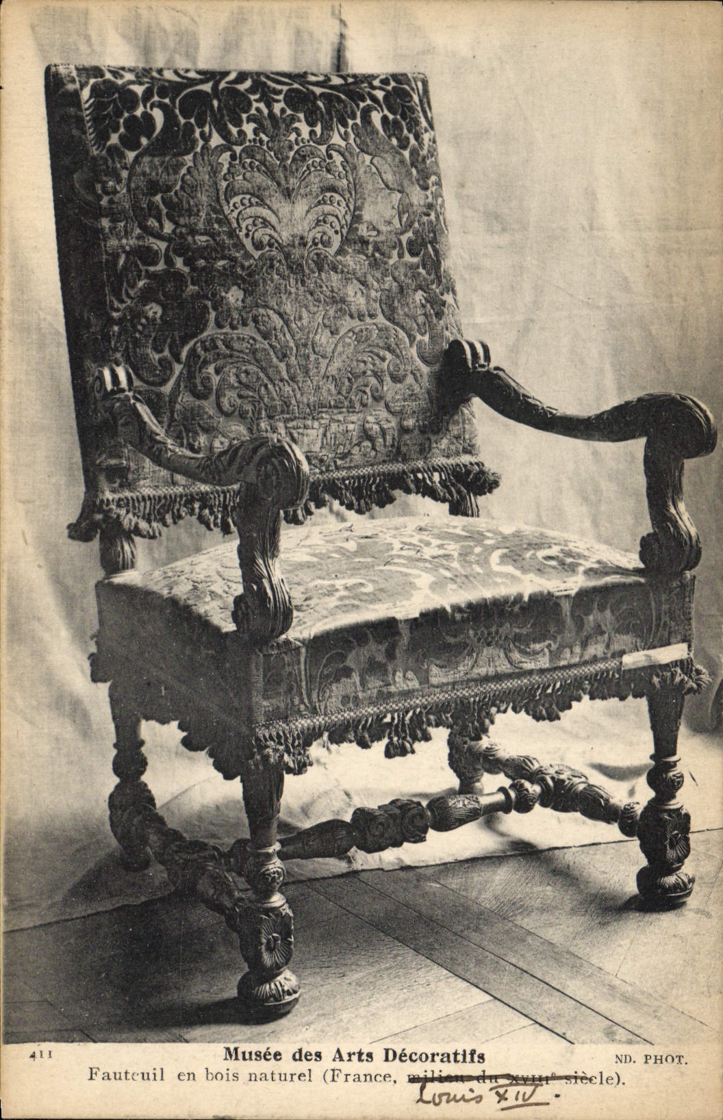 CPA Musee des Arts decoratifs Fauteuil en bois naturel