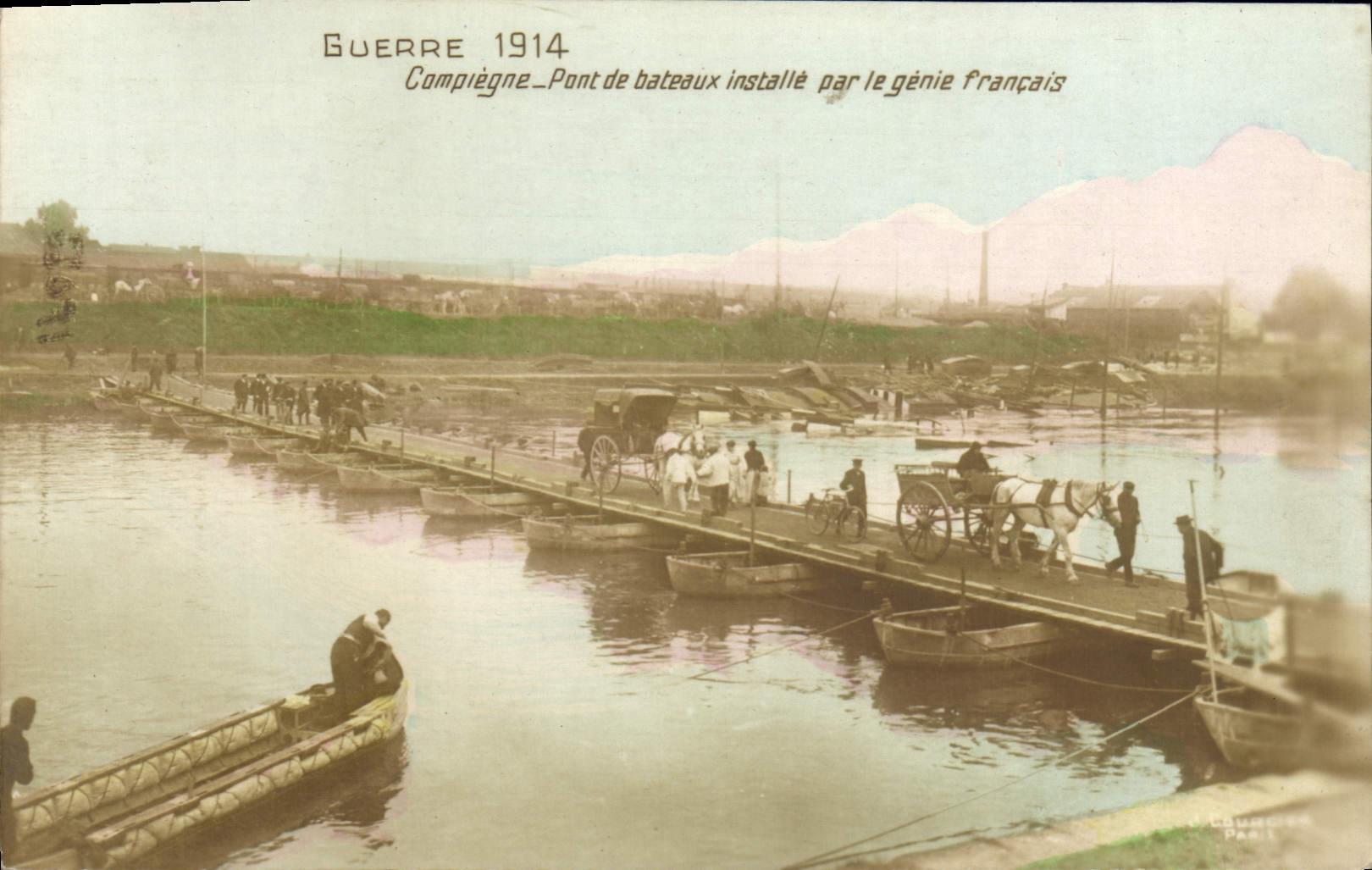 CPA Militaria Compiegne Pont de bateaux installe par le genie francais