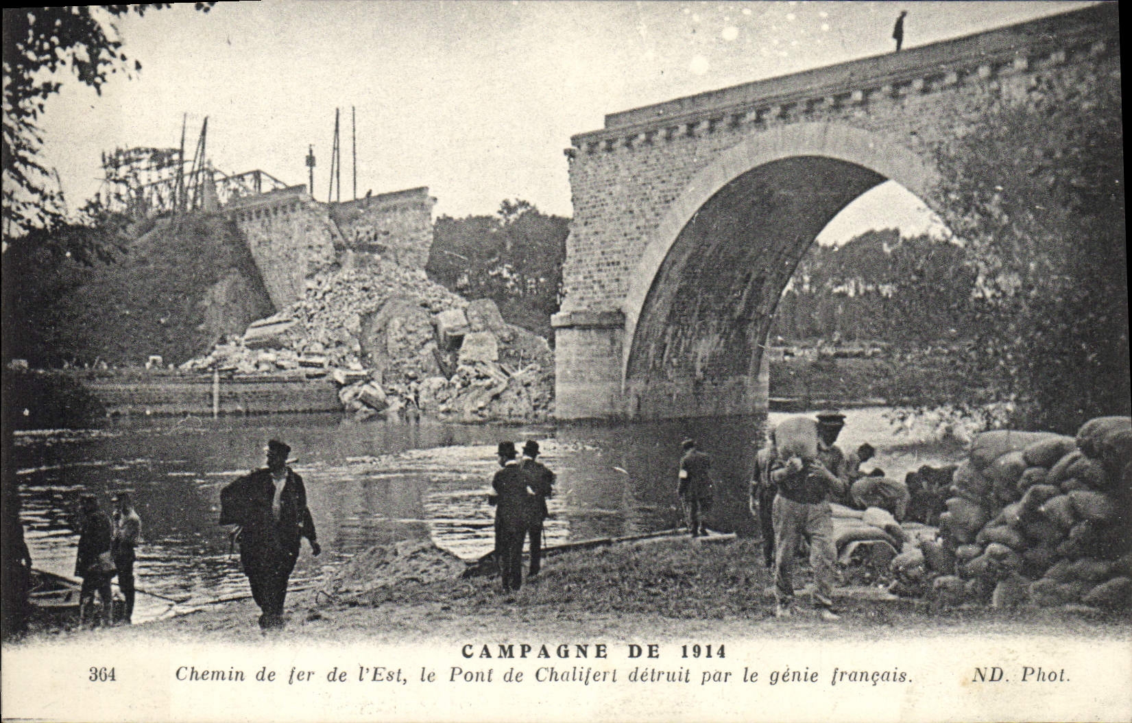 CPA Militaria Chemin de fer de l'Est le pont de Chalifert detruit par le genie francais