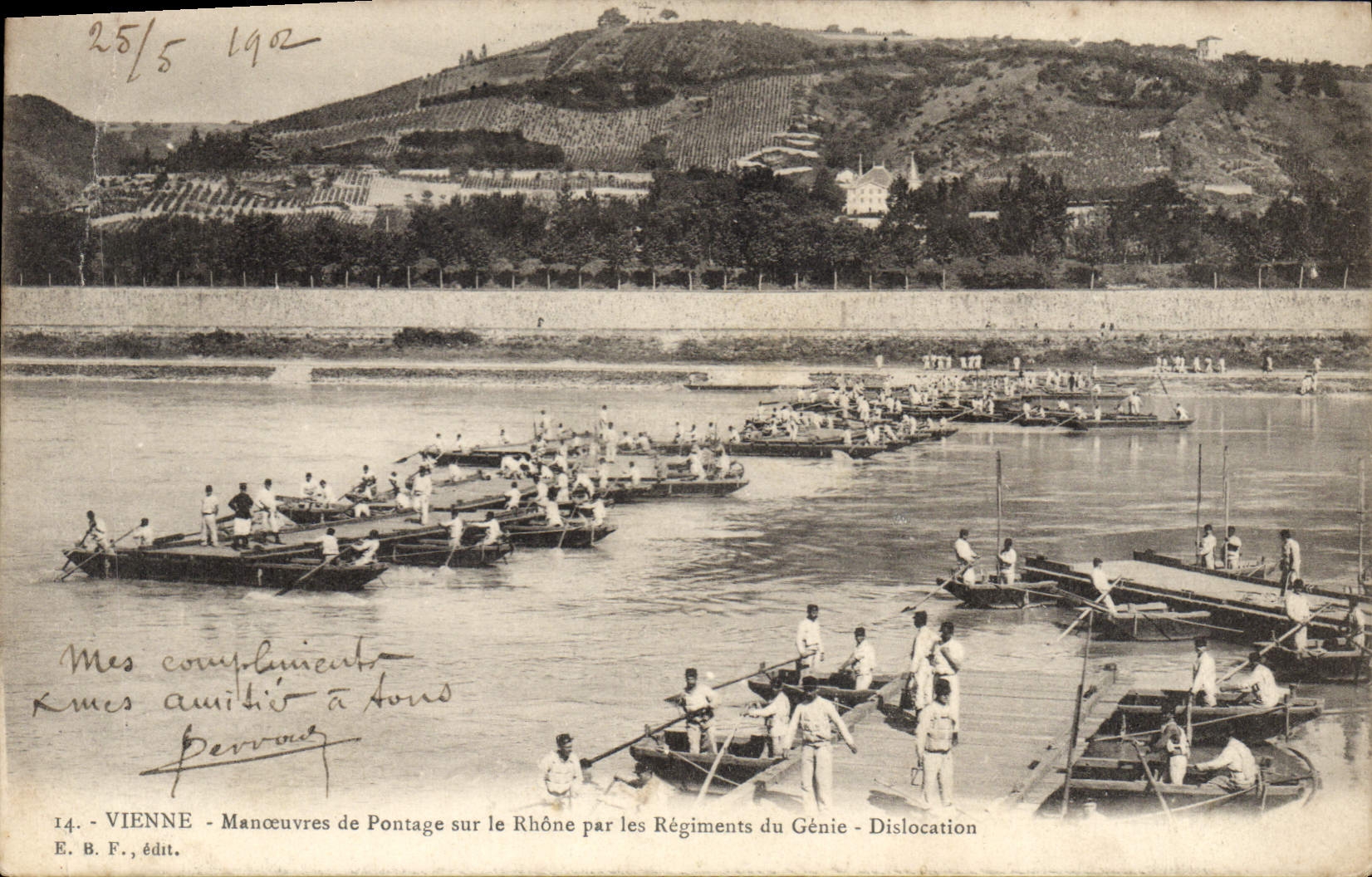 CPA Militaria Vienne Manoeuvres de pontage sur le Rhone par les regiments du Genie Dislocation
