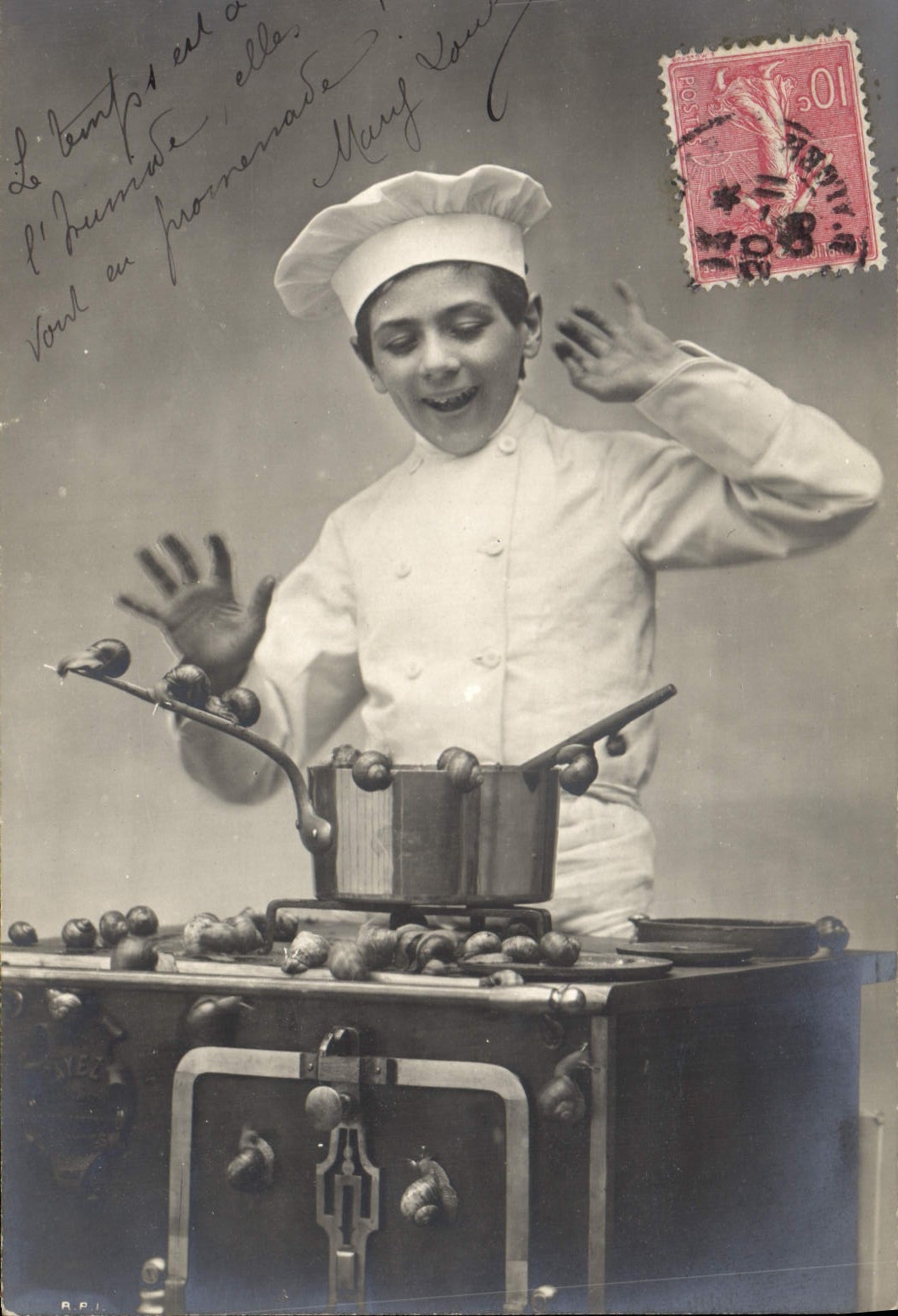 CPA Cuisine Enfant Cuisinier Sauve qui peut !