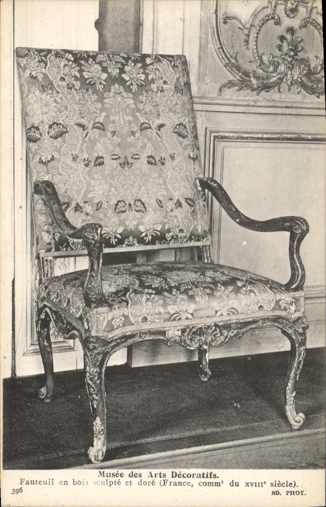 Postal Vagada de las Artes Decorativas Sillón en madera talla y dora