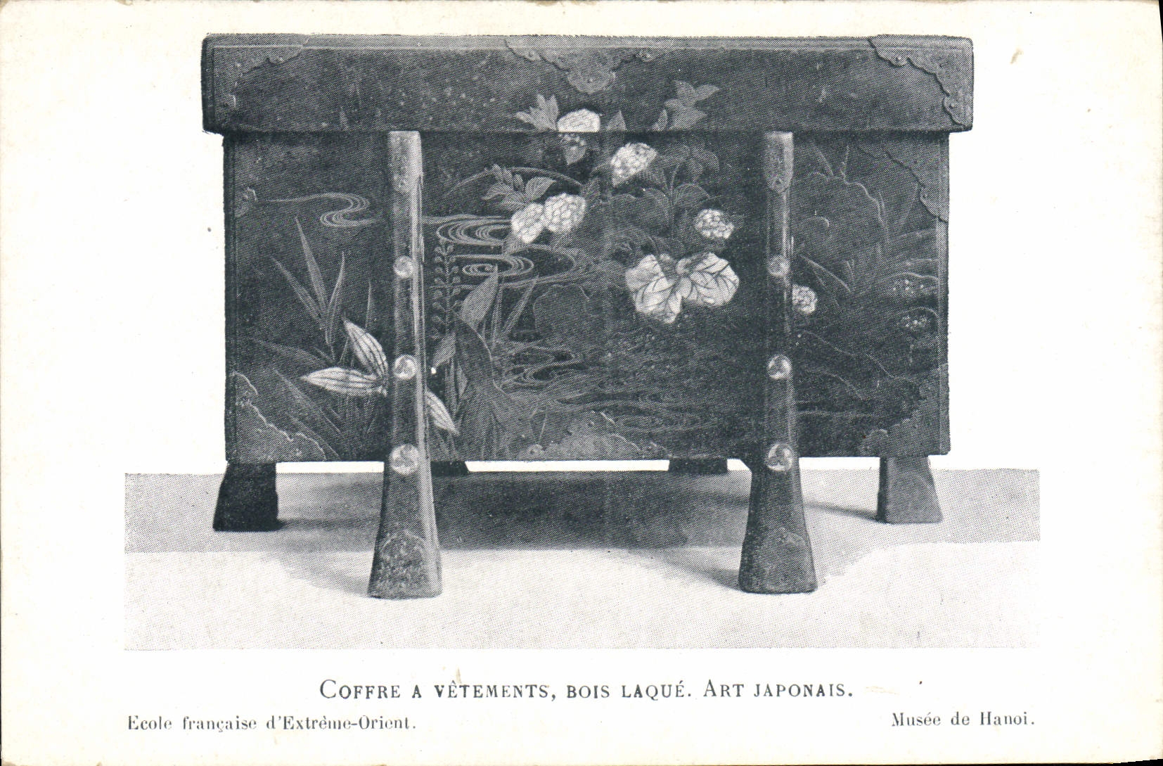CPA Coffre a vetements Bois laque Art Japonais Ecole francaise d'Extreme Orient Musee de Hanoi Indochine