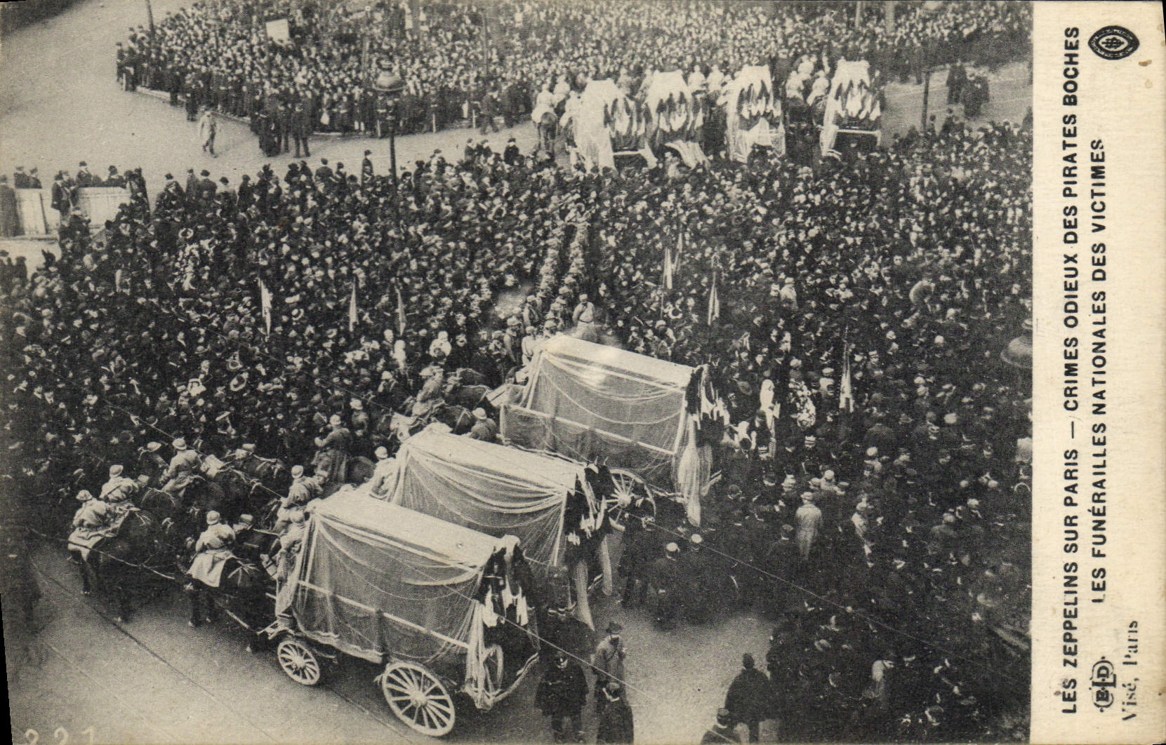 CPA Les zeppelins sur Paris Les funerailles nationales des victimes