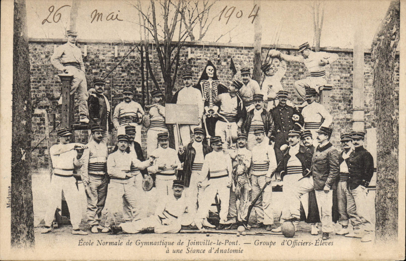 Vintage Postcard Militaria Teacher training school of Gymnastics of Joinville the Bridge Groups Eleves officers has a meeting of anatomy