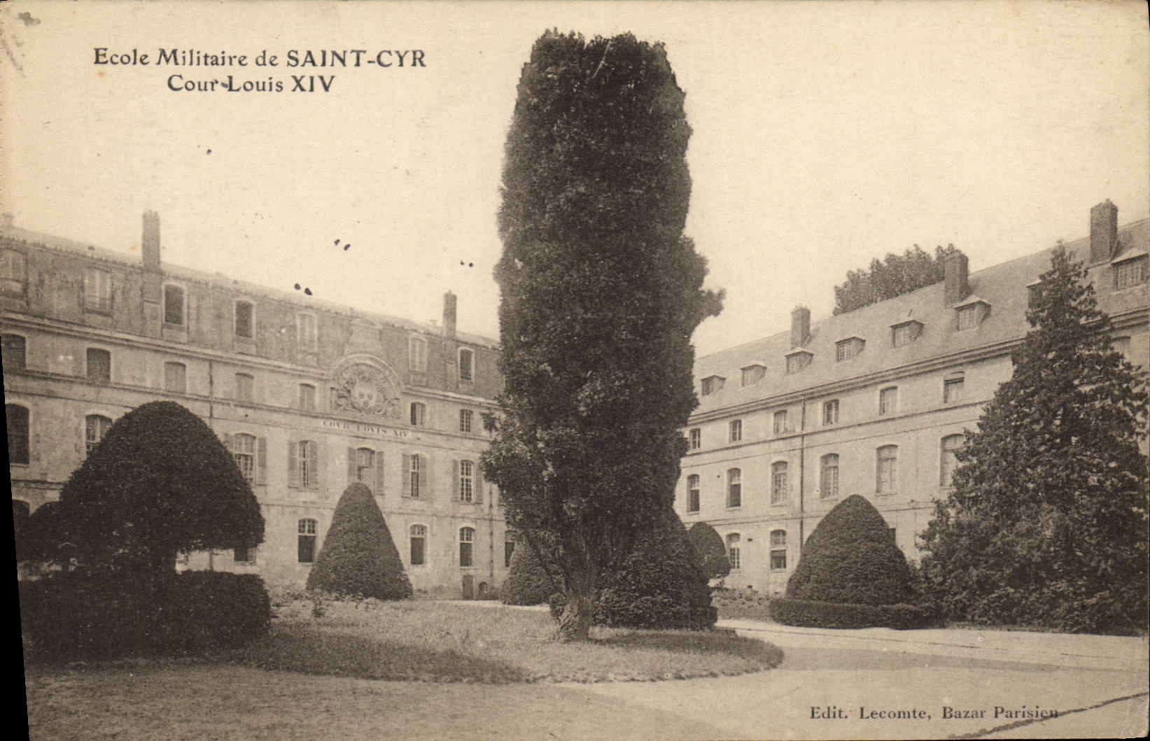 CPA Militaria Ecole militaire de Saint Cyr Cour Louis XIV