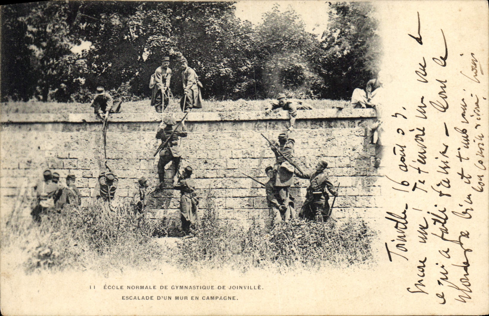 CPA Militaria Ecole Normale de Gymnastique de Joinville Escalade d'un mur en campagne