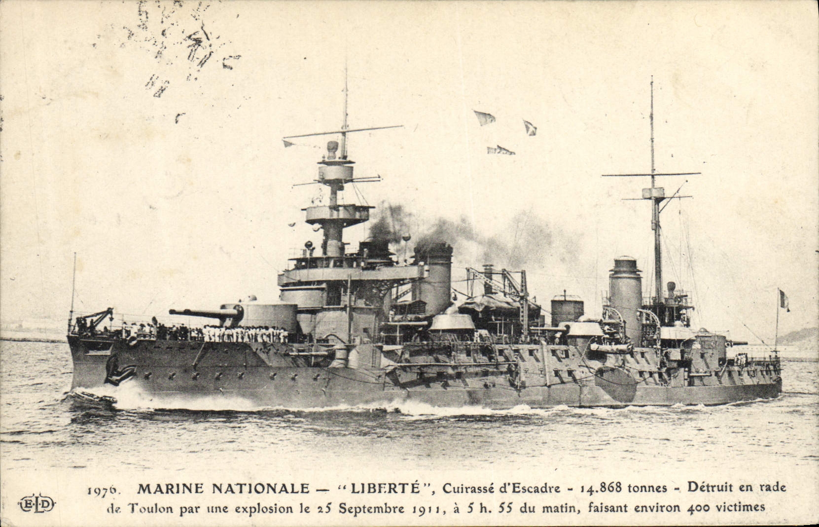 CPA Bateau Liberte Cuirasse d'escadre Detruit en rade de Toulon
