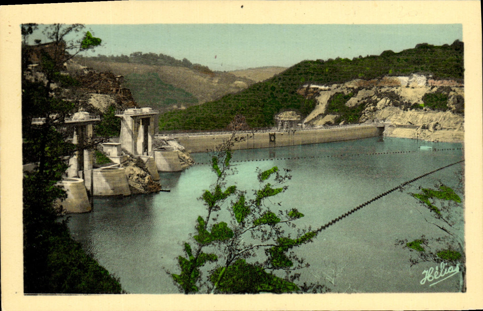 CPA Electricite Le lac de Sarrans La digue
