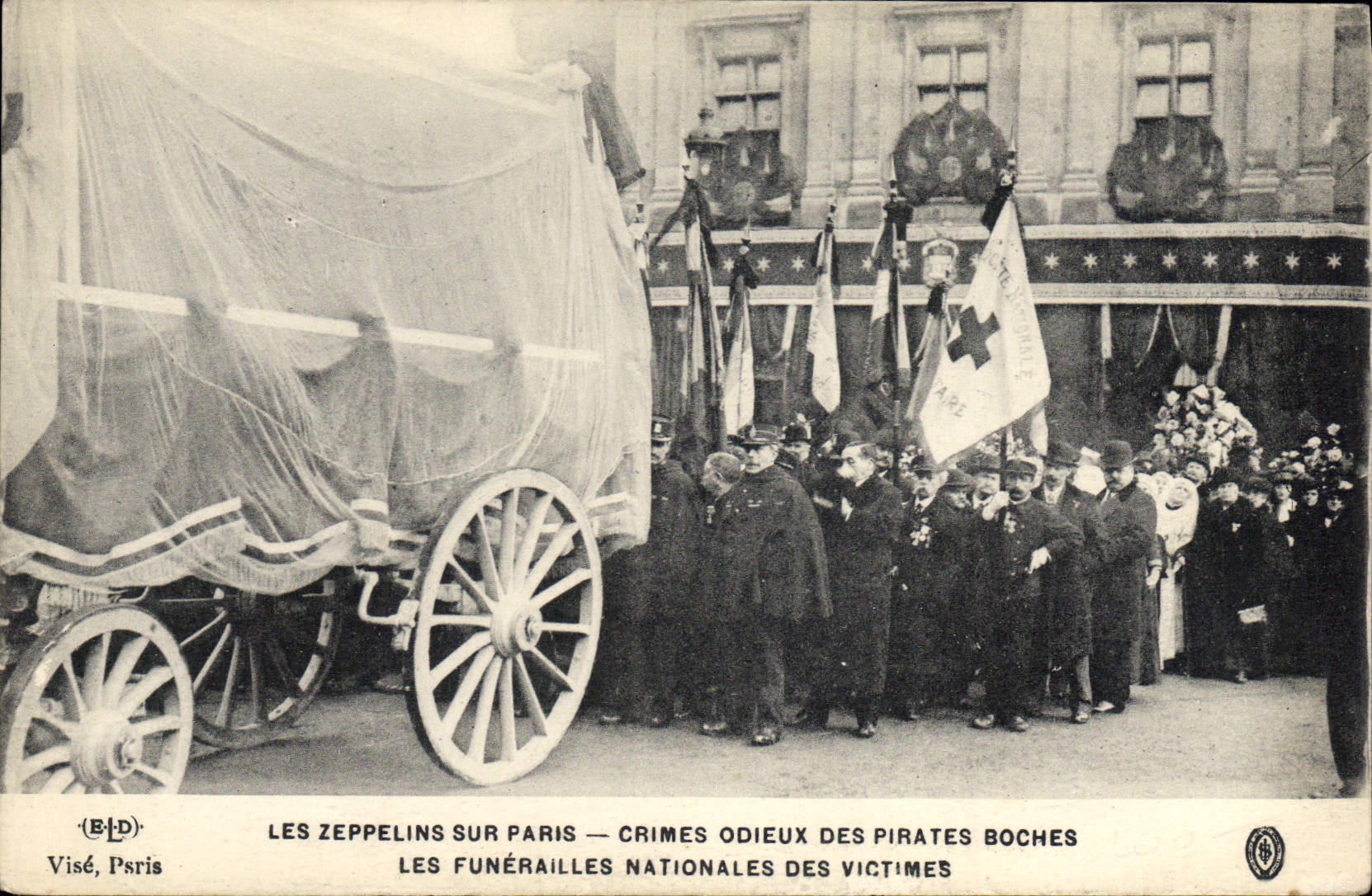 CPA Les zeppelins sur Paris Les funerailles nationales des victimes