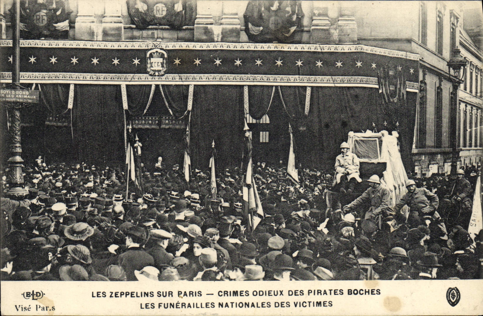 CPA Les zeppelins sur Paris Les funerailles nationales des victimes