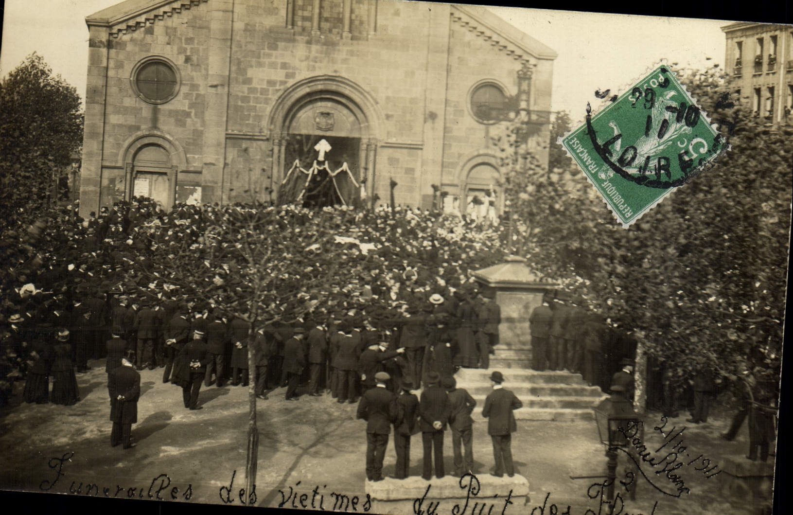CARTE PHOTO Funerailles des victimes du Puit des haches Loiret