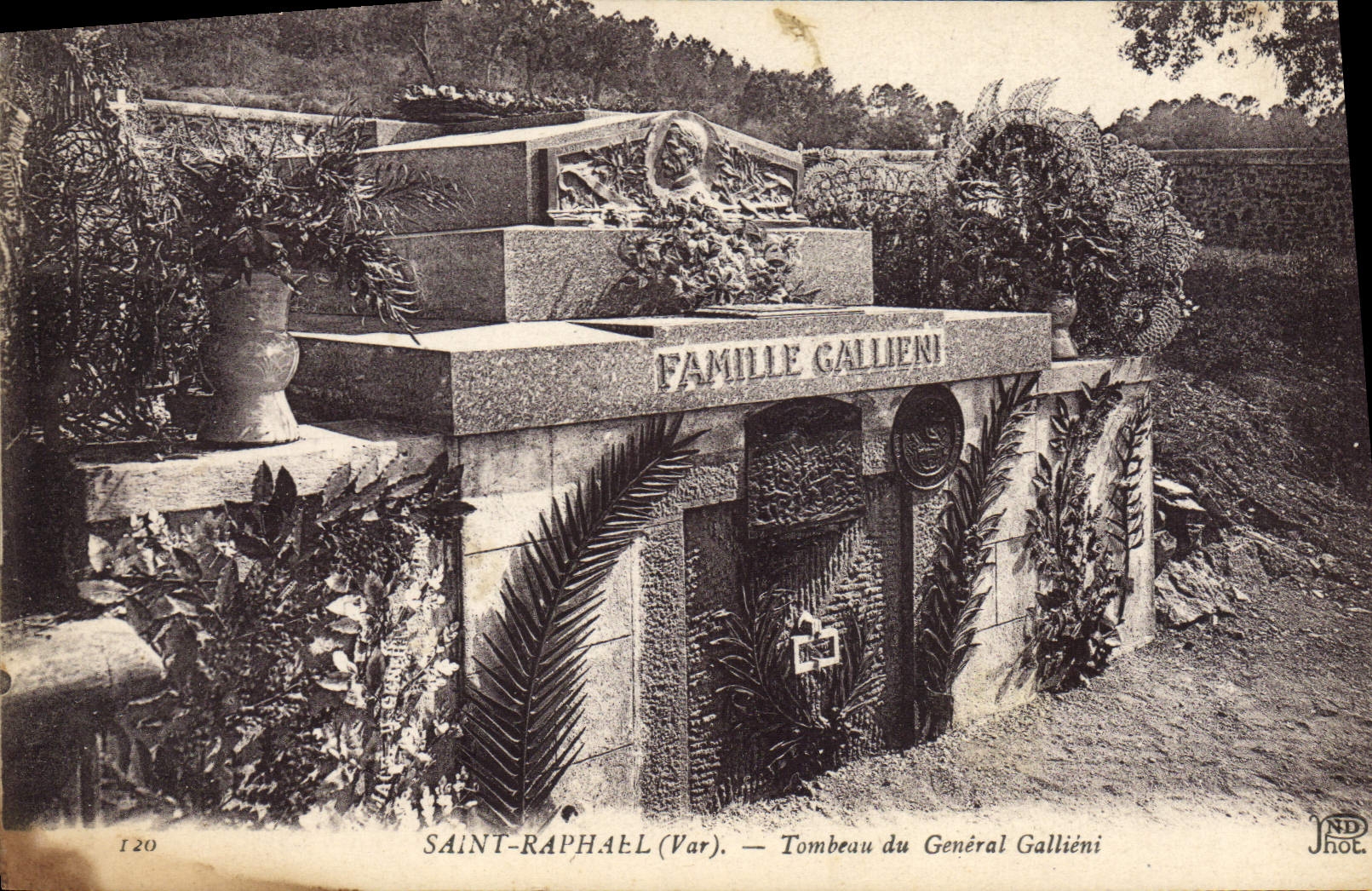 CPA Saint Raphael Tombeau du General Gallieni