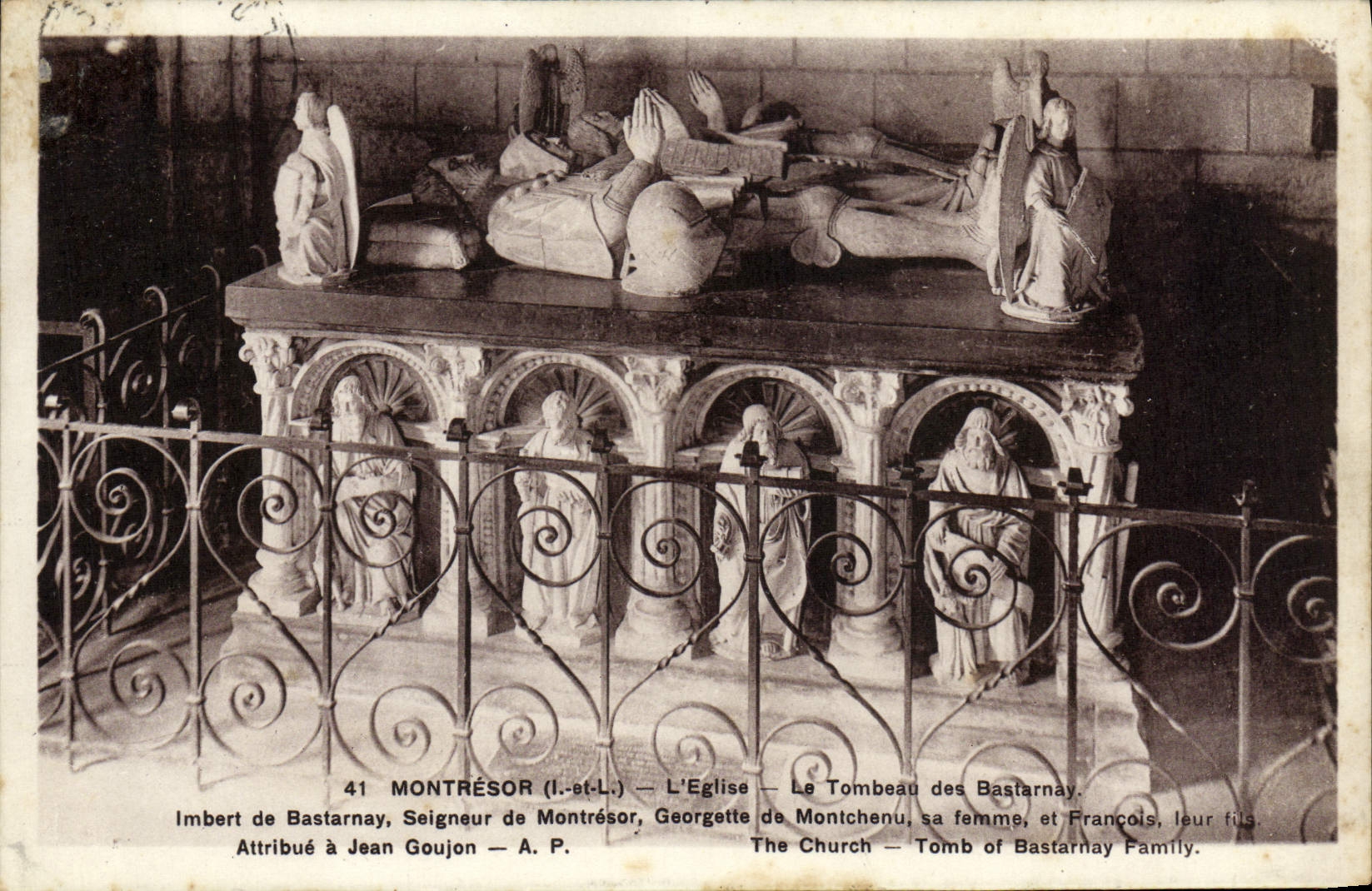 CPA Montresor L'eglise Le tombeau des Bastarbat
