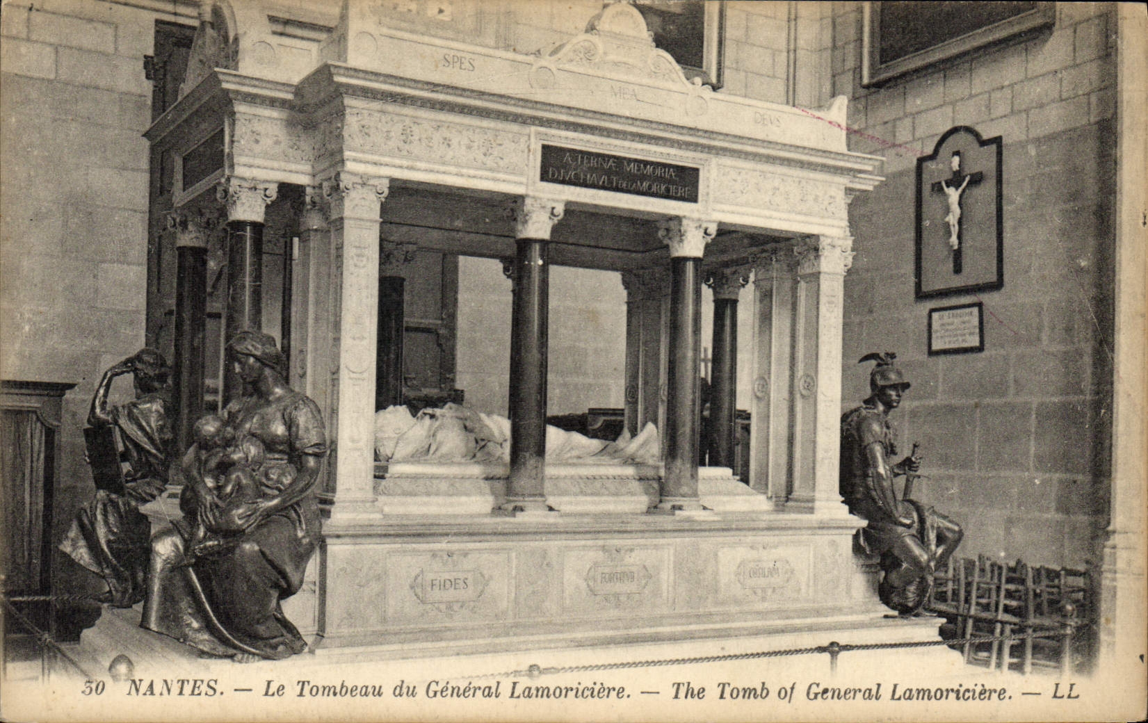 CPA Nantes Tombeau du General de Lamoriciere