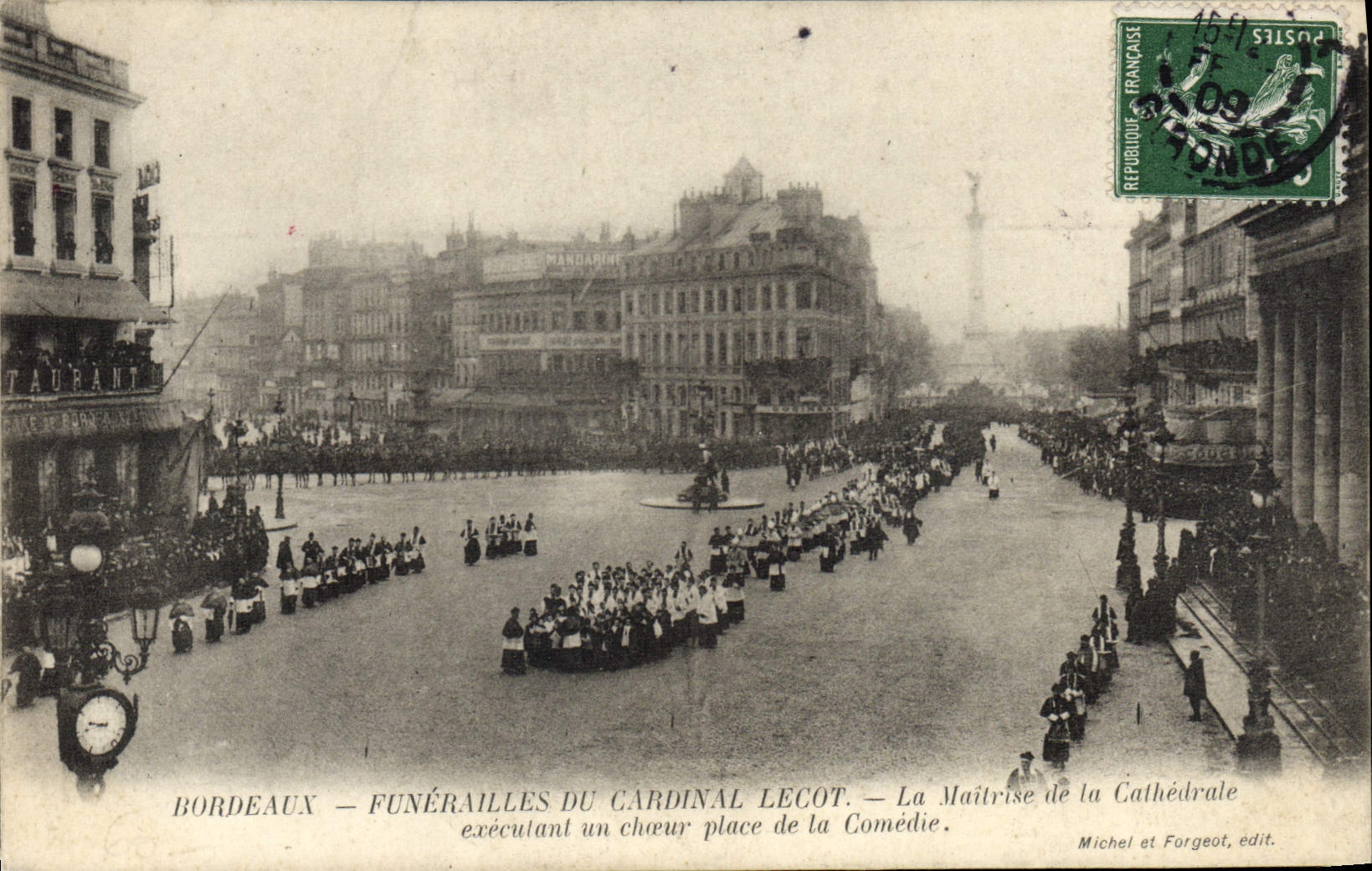CPA Bordeaux Funerailles du cardinal Lecot La maitrise de la cathedrale Place de la Comedie 