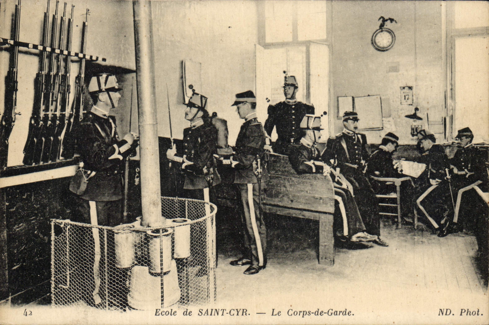 CPA Ecole de Saint Cyr le corps de garde Militaria