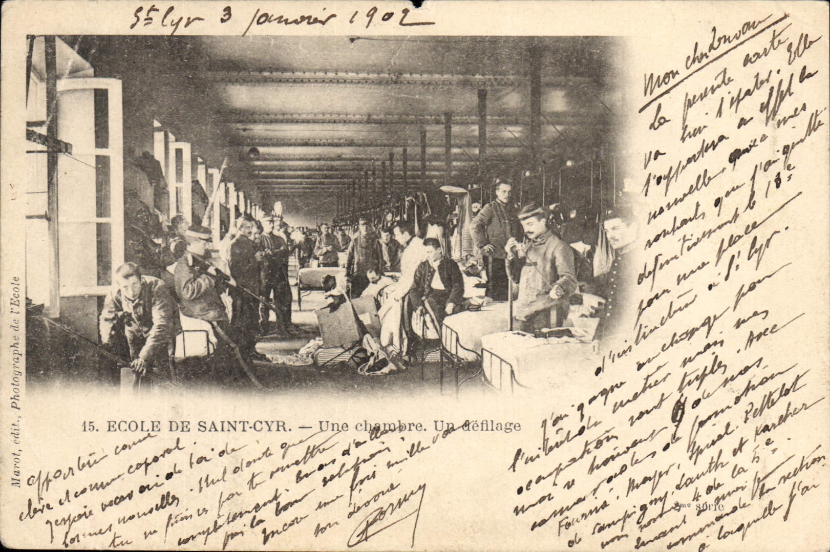CPA Ecole de Saint Cyr Une chambre Un defilage Militaria
