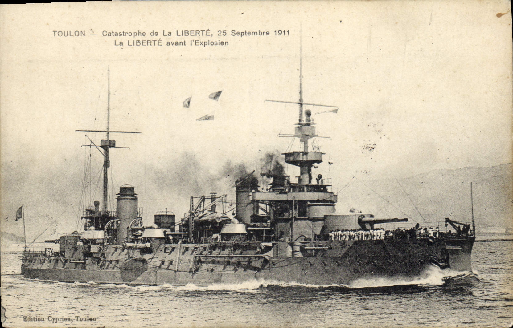 CPA Bateau Toulon Catastrophe de la Liberte avant l'explosion 