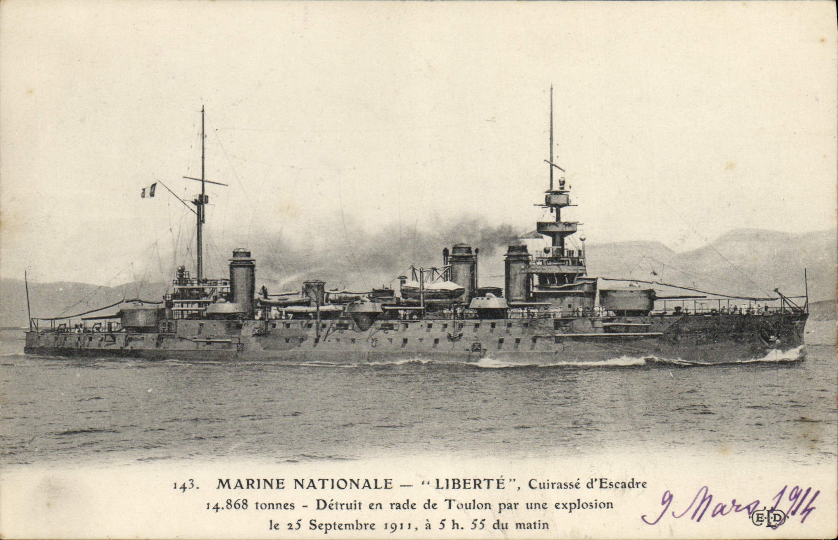 CPA Bateau Liberte Cuirasse d'escadre Detruit en rade de Toulon par une explosion 