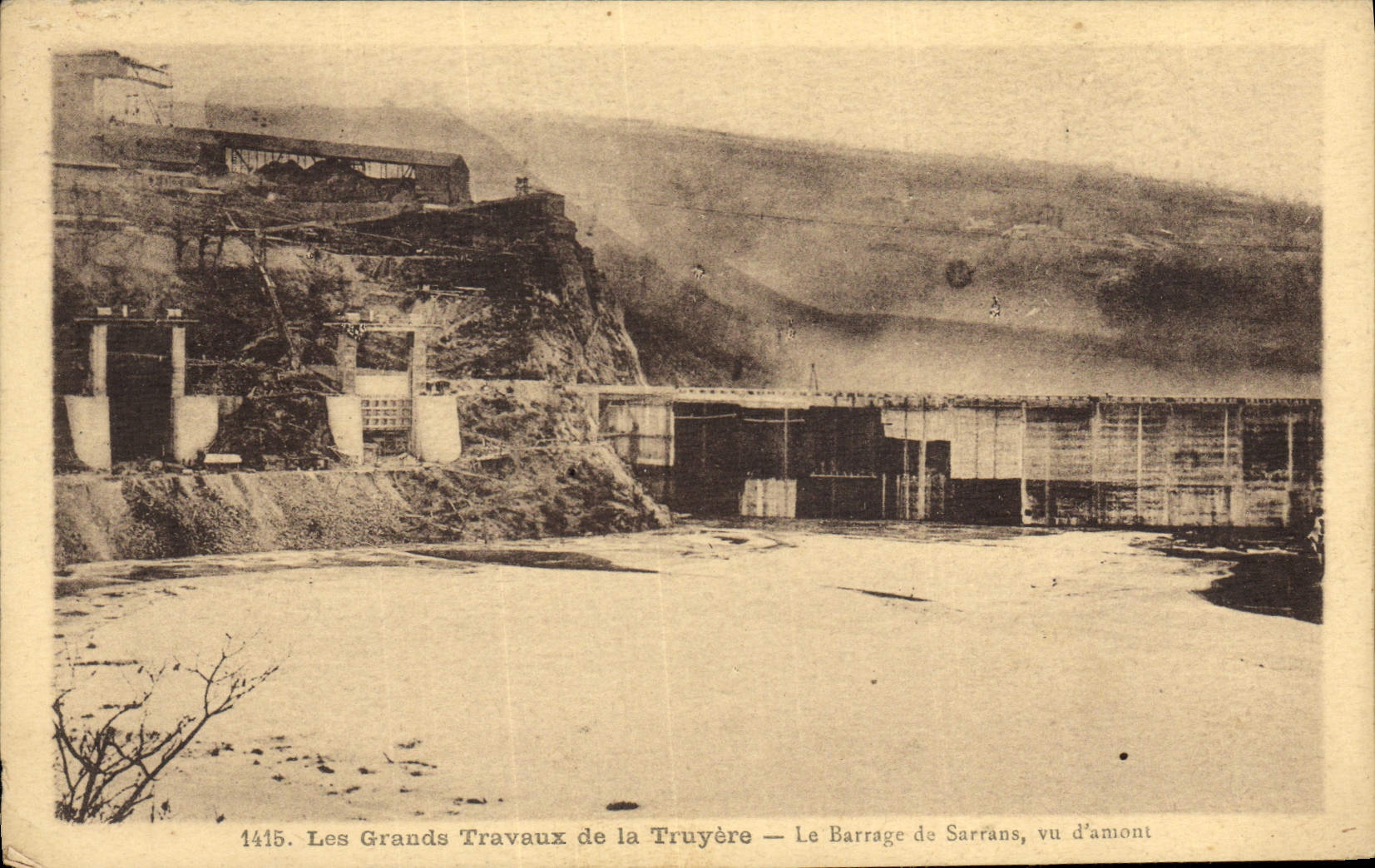 CPA Electricite Les grands travaux de la Truyere Le barrage de Sarrans vu d'amont