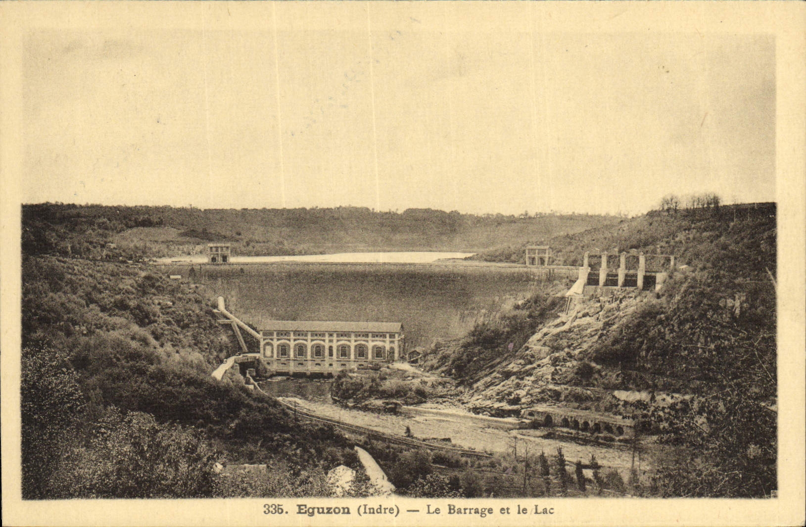 CPA Electricite Eguzon Le barrage et le lac 