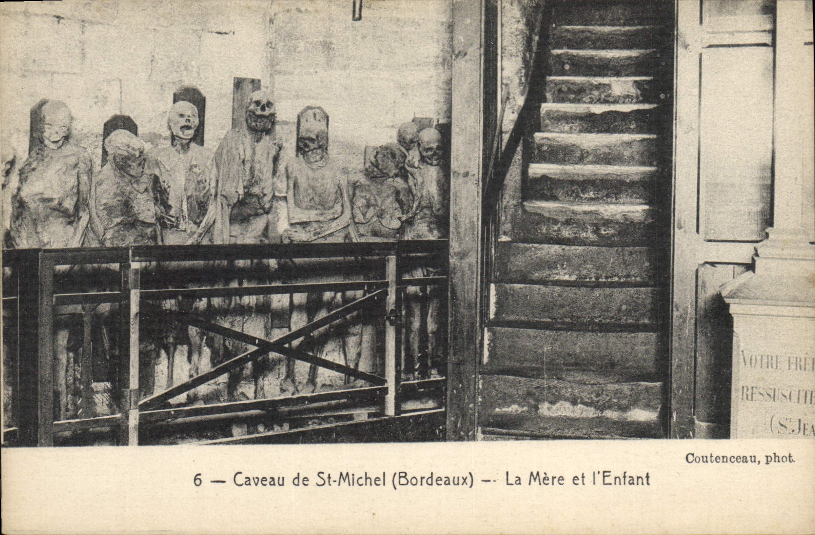 CPA Caveau de St Michel Bordeaux La mere et l'enfant