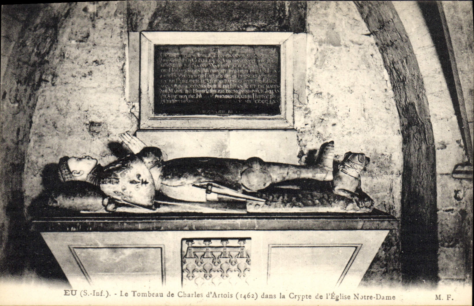 CPA Eu Le tombeau de Charles d'Artois dans la crypte de l'eglise Notre Dame 