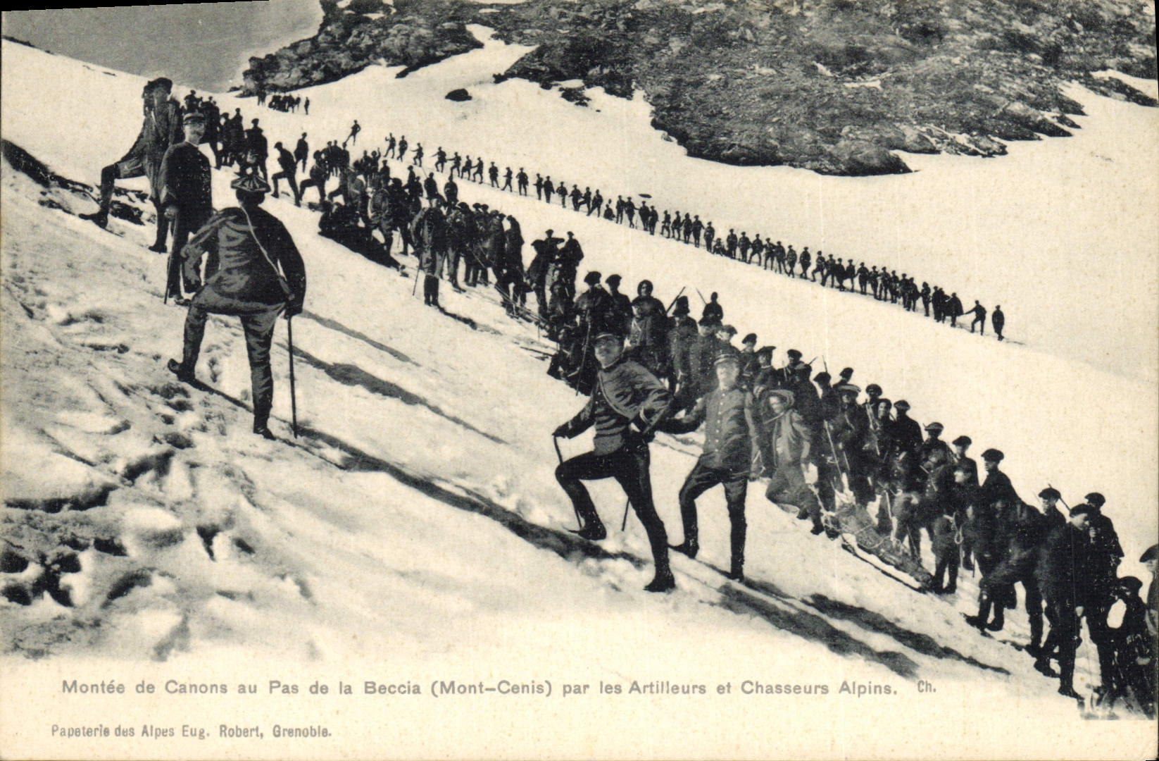 CPA Militaria Chasseurs alpins Montee de canons au Pas de la Beccia Mont Cenis par les artilleurs et chasseurs alpins