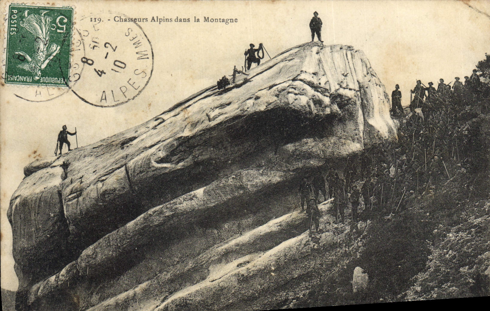 CPA Militaria Chasseurs alpins dans la montagne