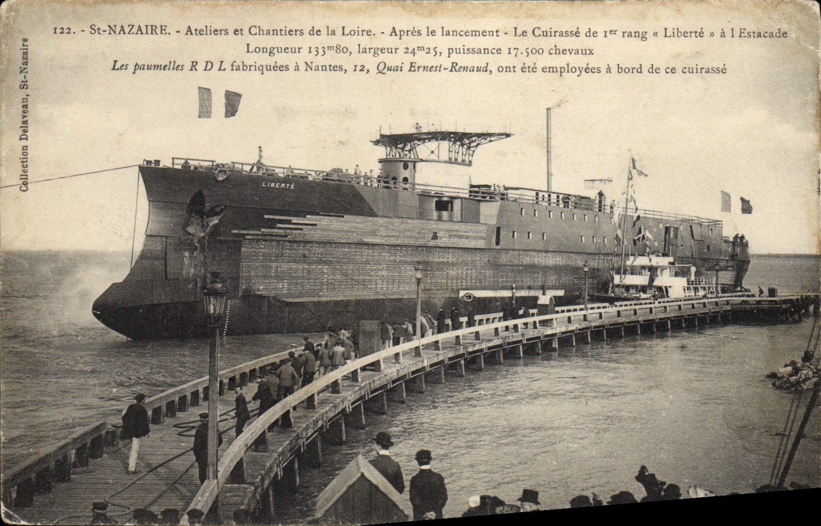 CPA Bateau St Nazaire Ateliers et chantiers de la Loire Apres le lancement Le cuirasse de 1er rang Liberte a l'estacade 