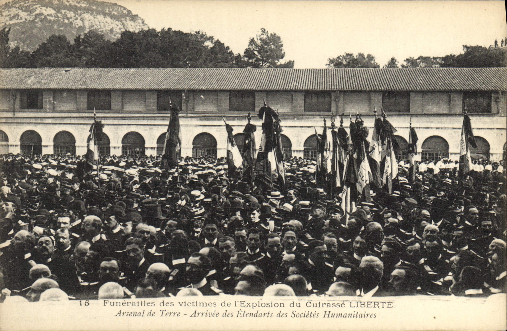 Vintage Postcard Boat Funeral of the victims of the explosion of ground the armor Freedom Arsenal Arrived of the standards of the humane companies