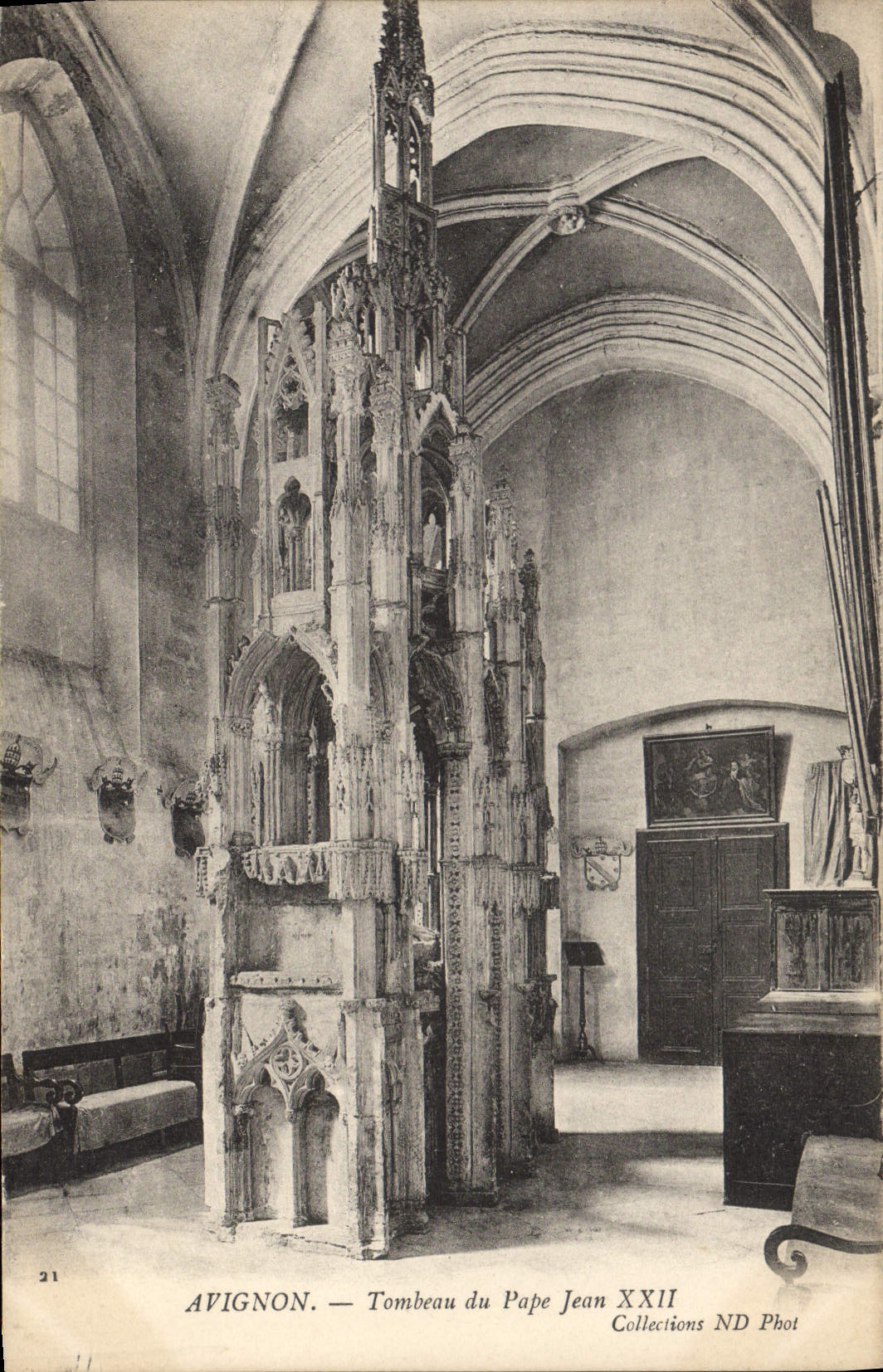 CPA Avignon Tombeau du Pape Jean XXII