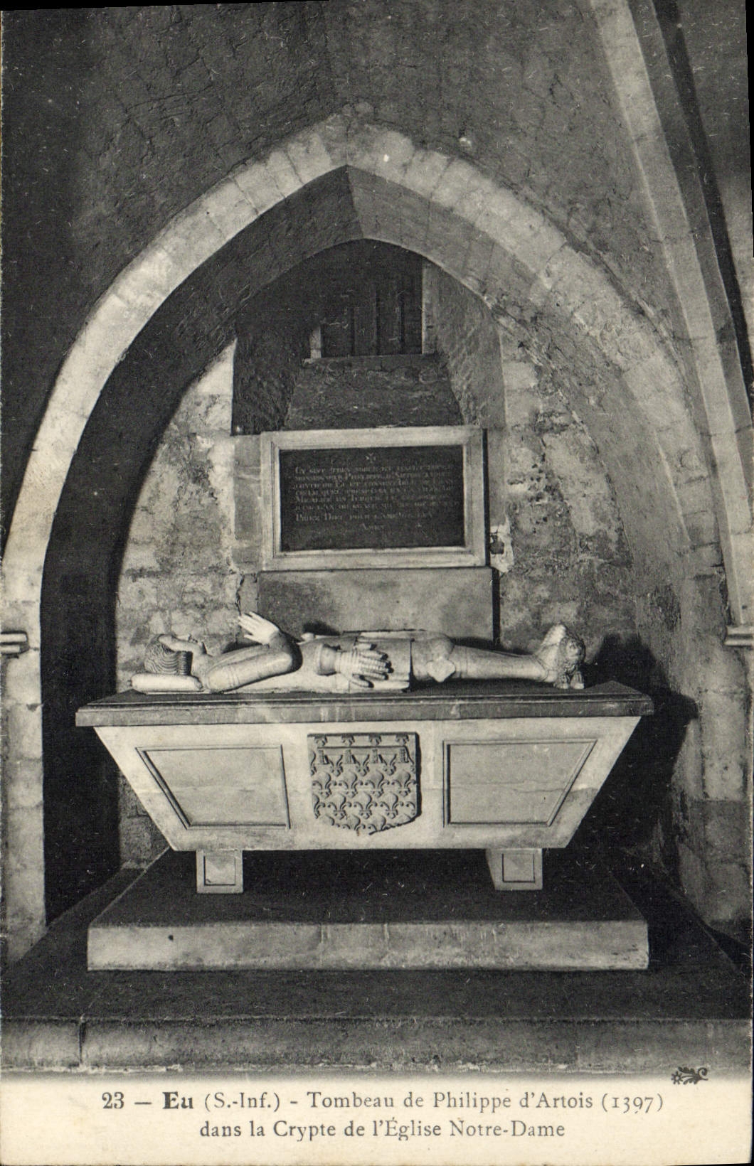 CPA Eu Tombeau de Philippe d'Artois dans la crypte de l'eglise Notre Dame