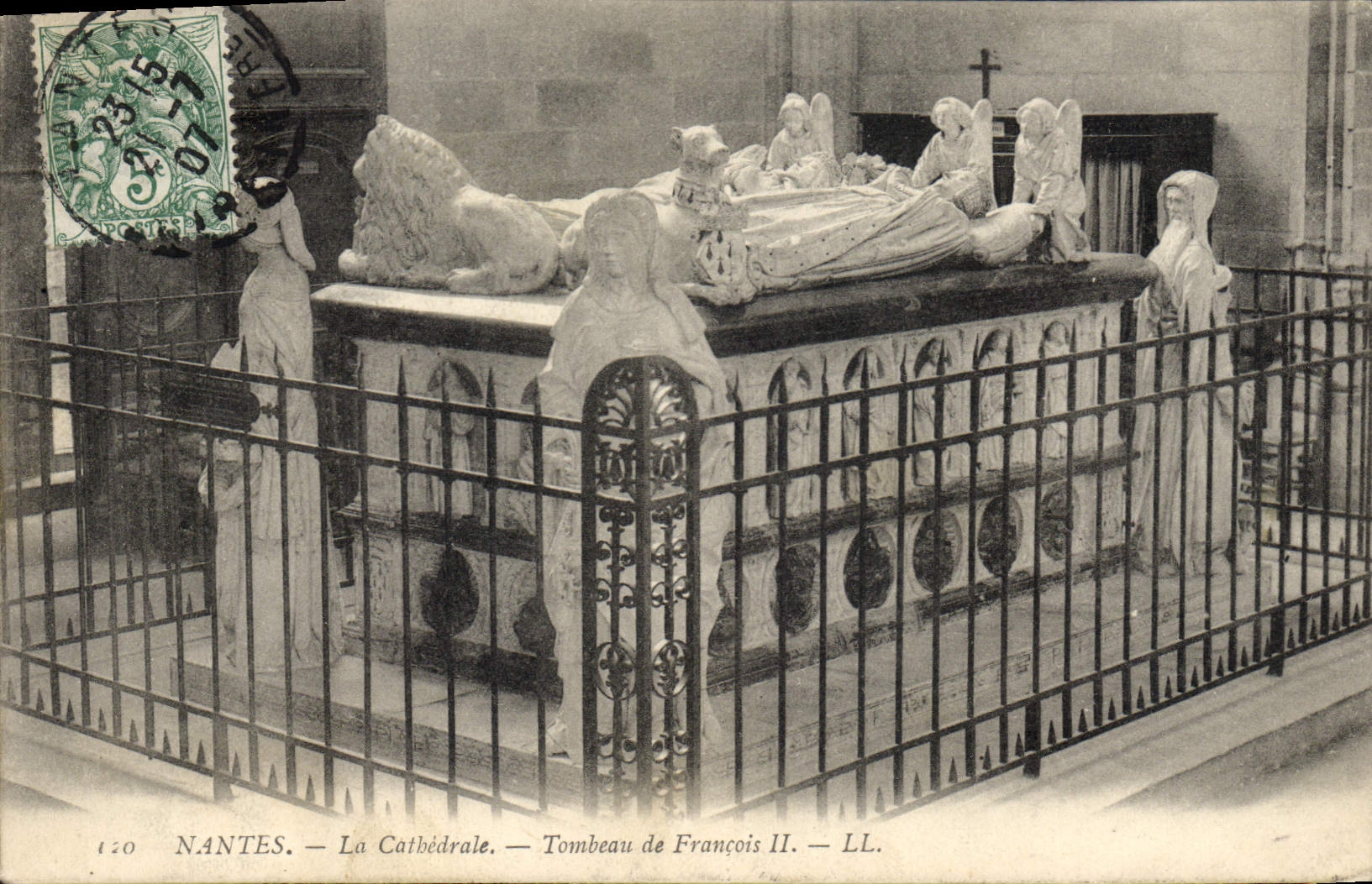 CPA Nantes La cathedrale Tombeau de Francois II