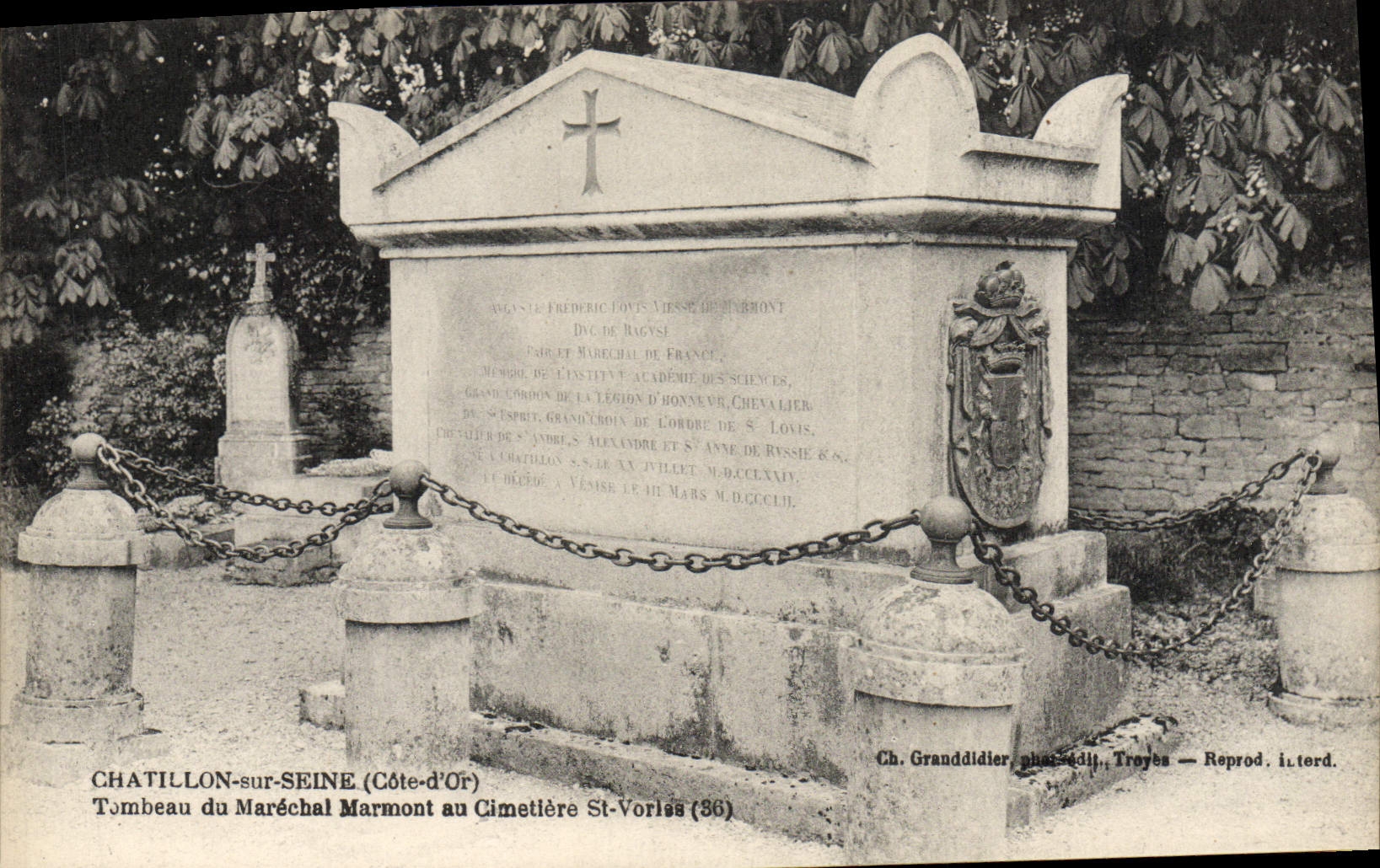 CPA Chatillon sur Seine Tombeau du Marechal Marmont au cimetiere St Vorles